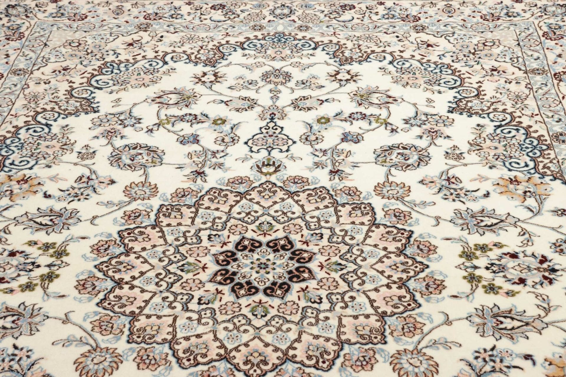 Handgeknüpfter Nain Perserteppich 203 × 300 cm