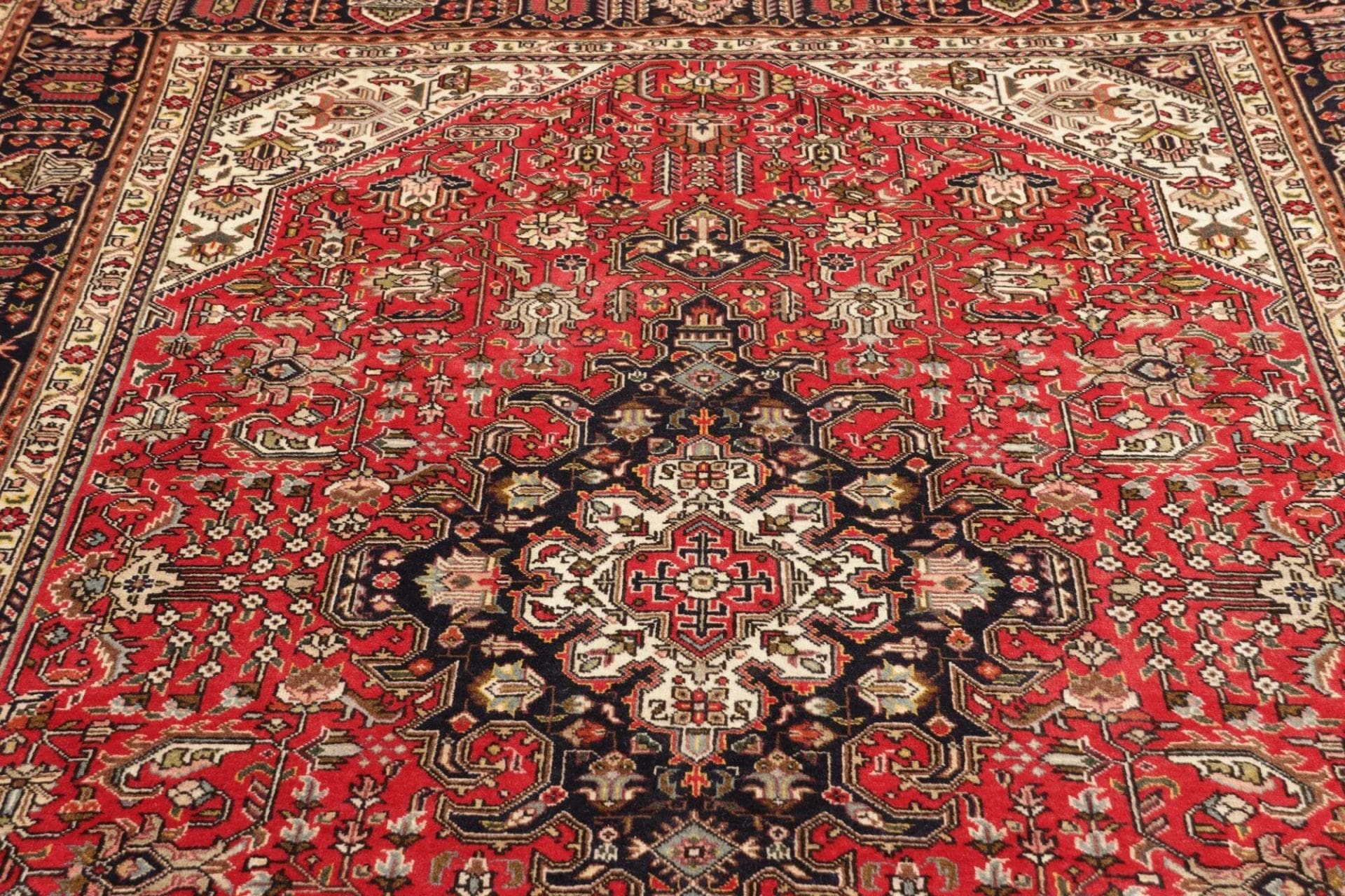 Handgeknüpfter Täbriz Perserteppich 203 × 295 cm