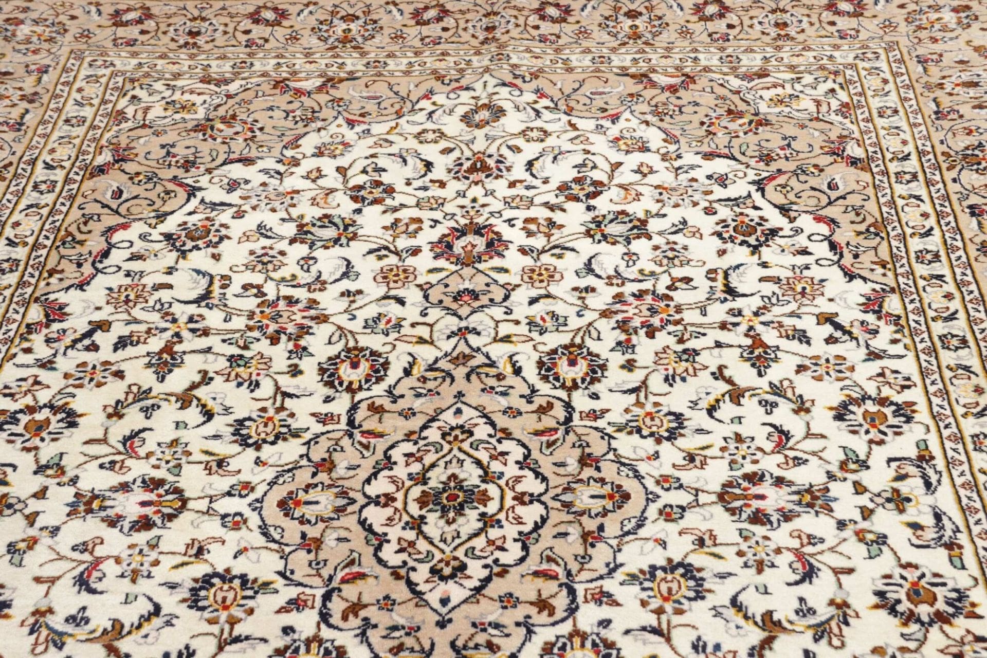 Handgeknüpfter Kashan Perserteppich 203 × 305 cm