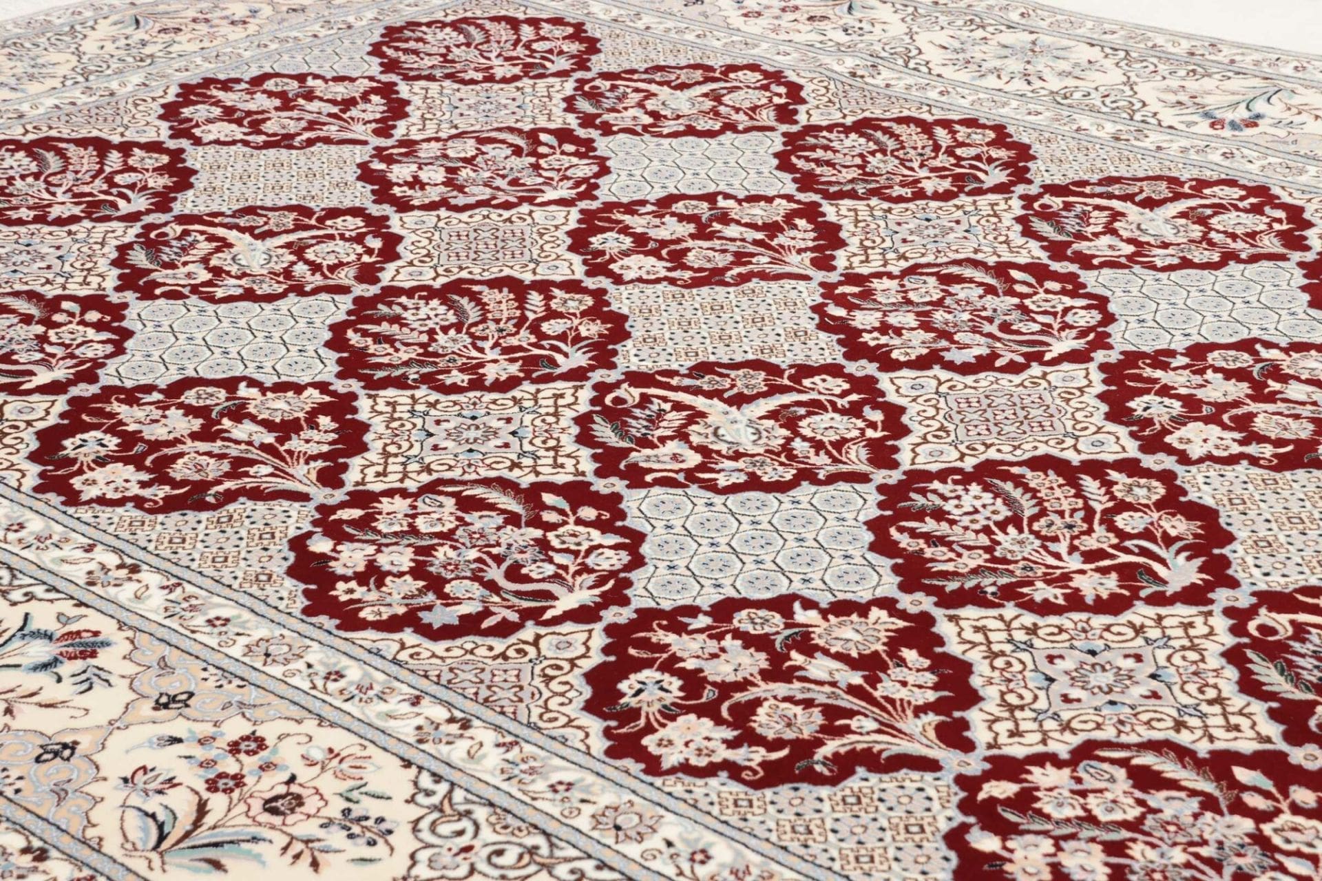 Nain Perserteppich aus Iran, 209 × 308 cm