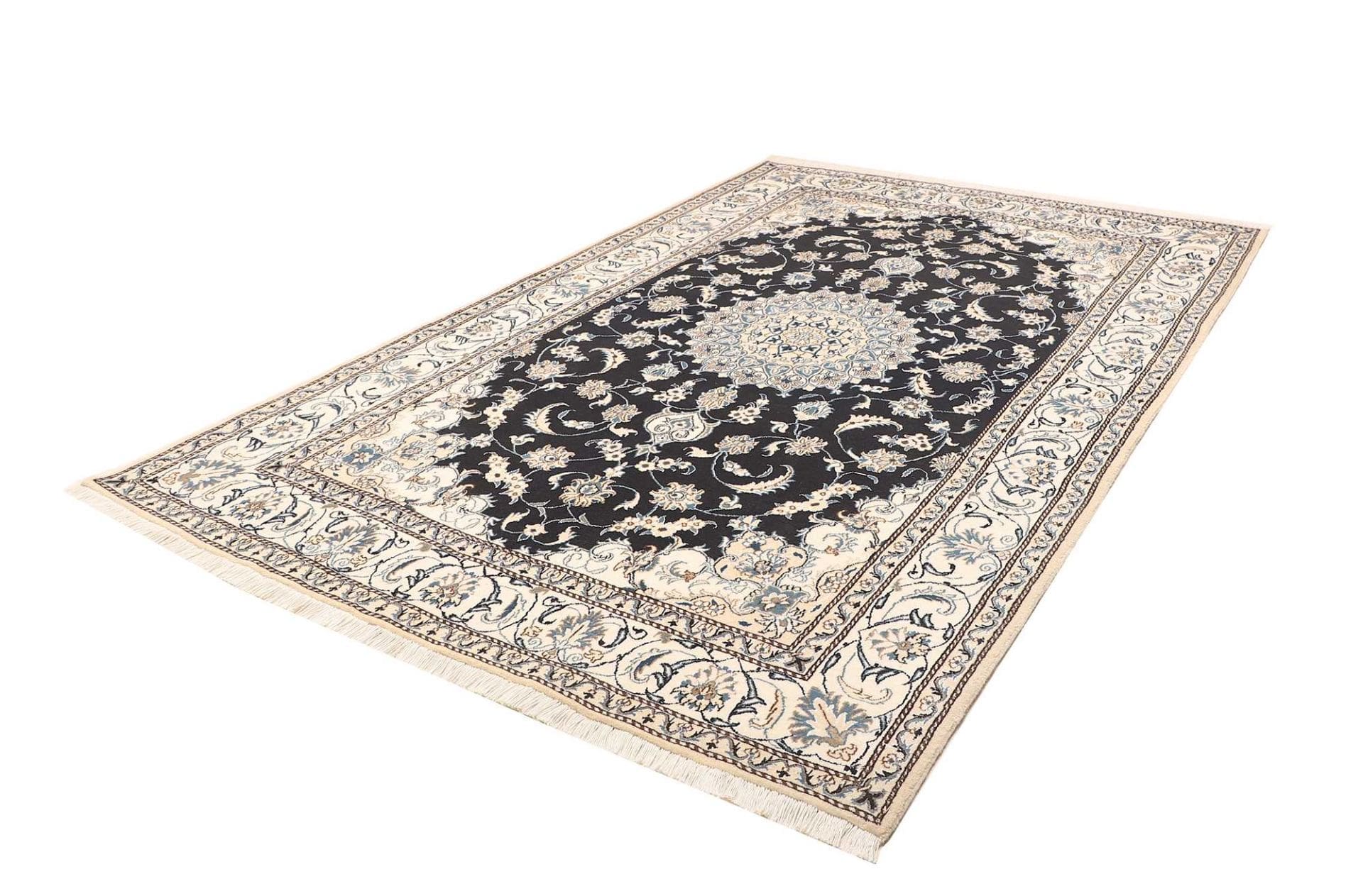 Nain Perserteppich aus Iran, 193 × 295 cm