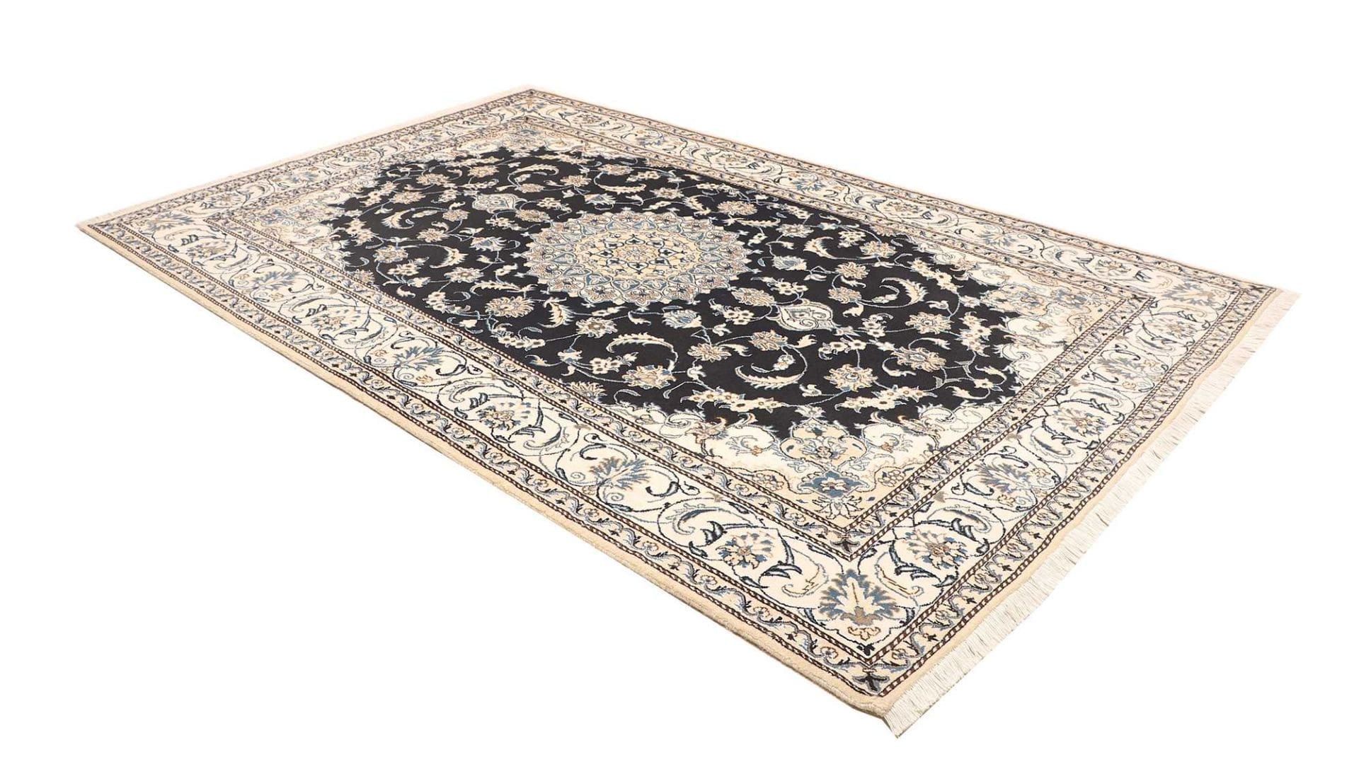 Nain Perserteppich aus Iran, 193 × 295 cm