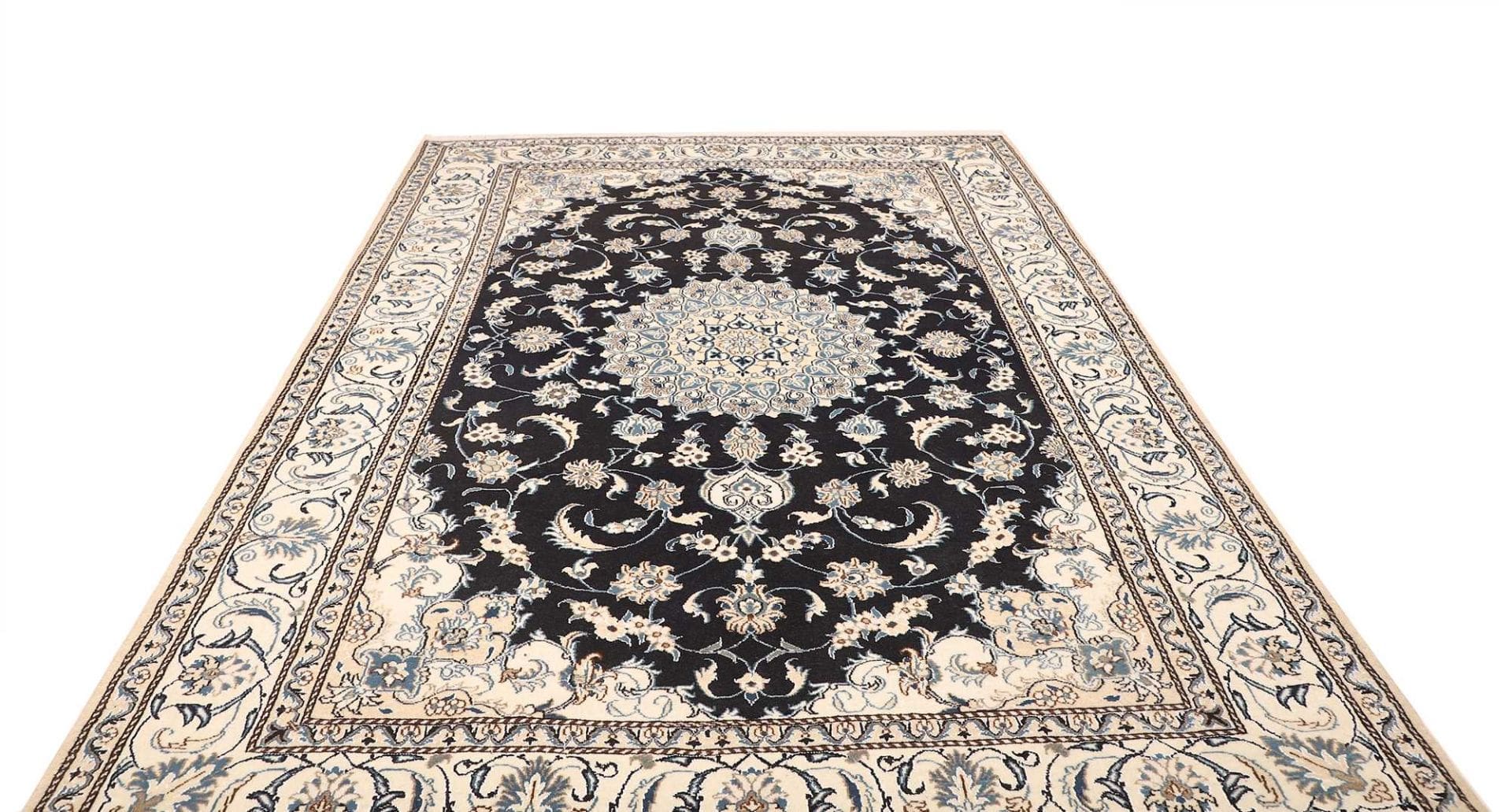 Nain Perserteppich aus Iran, 193 × 295 cm