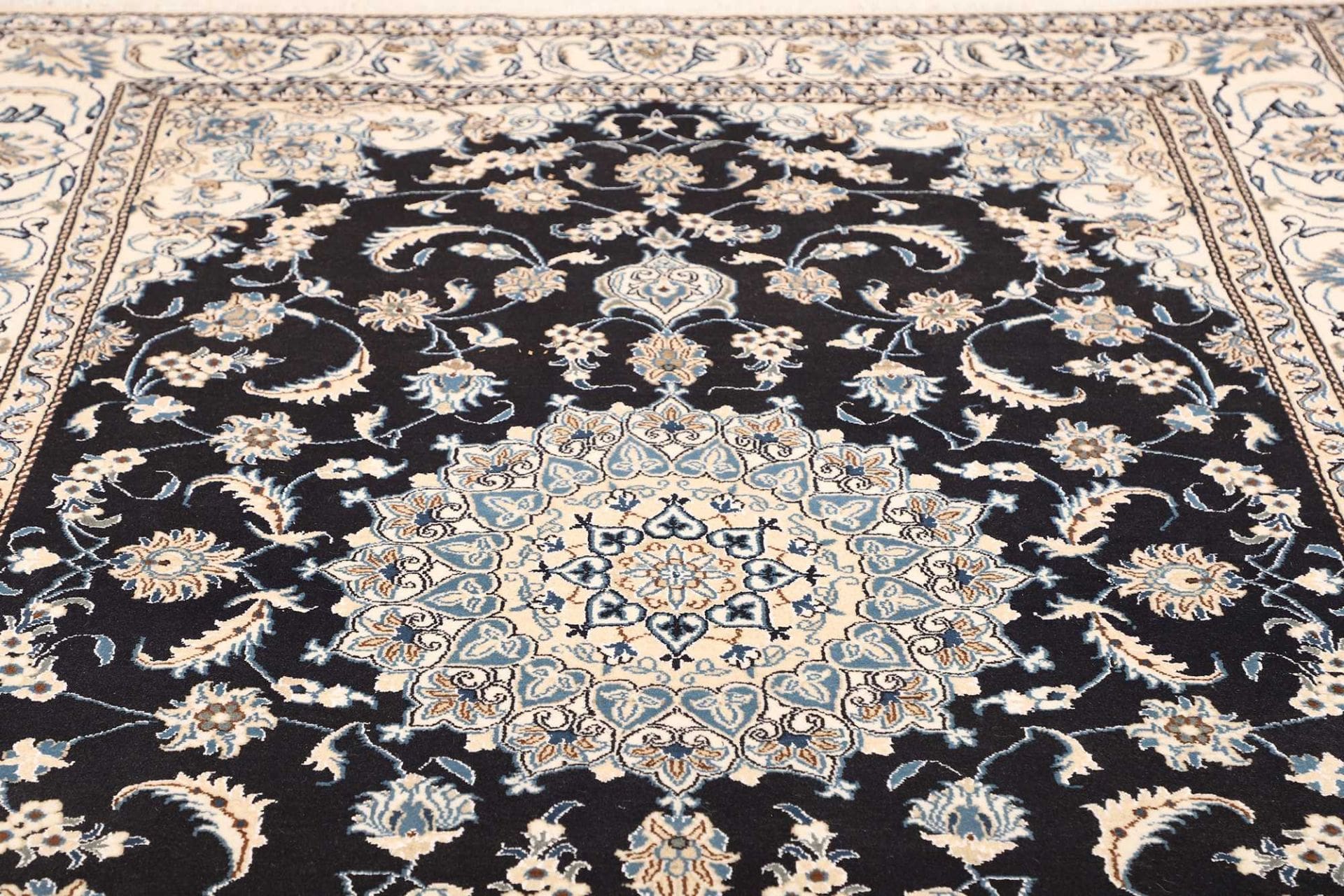 Nain Perserteppich aus Iran, 193 × 295 cm