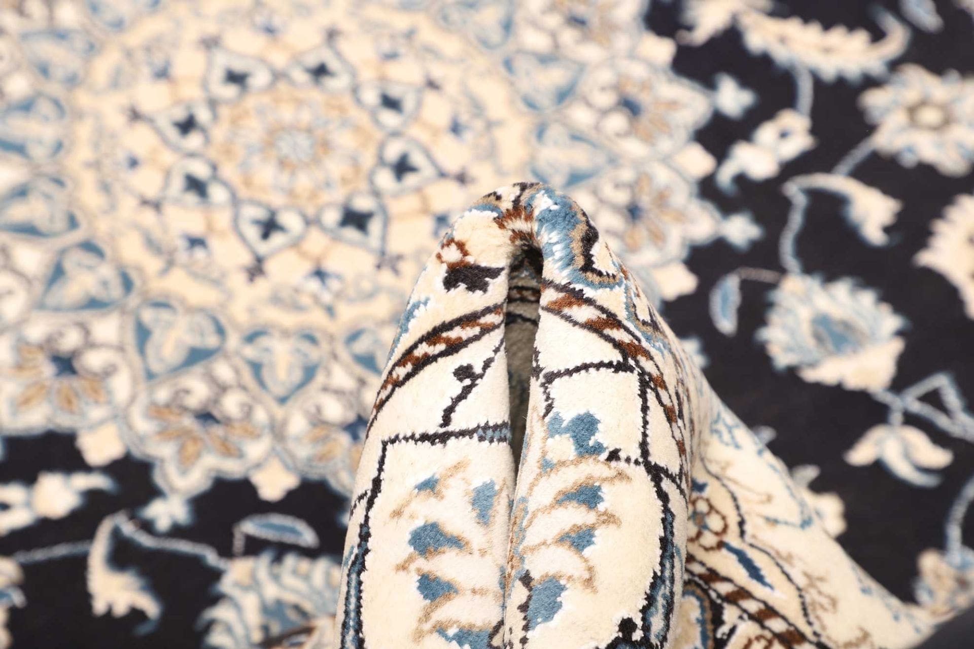 Nain Perserteppich aus Iran, 193 × 295 cm