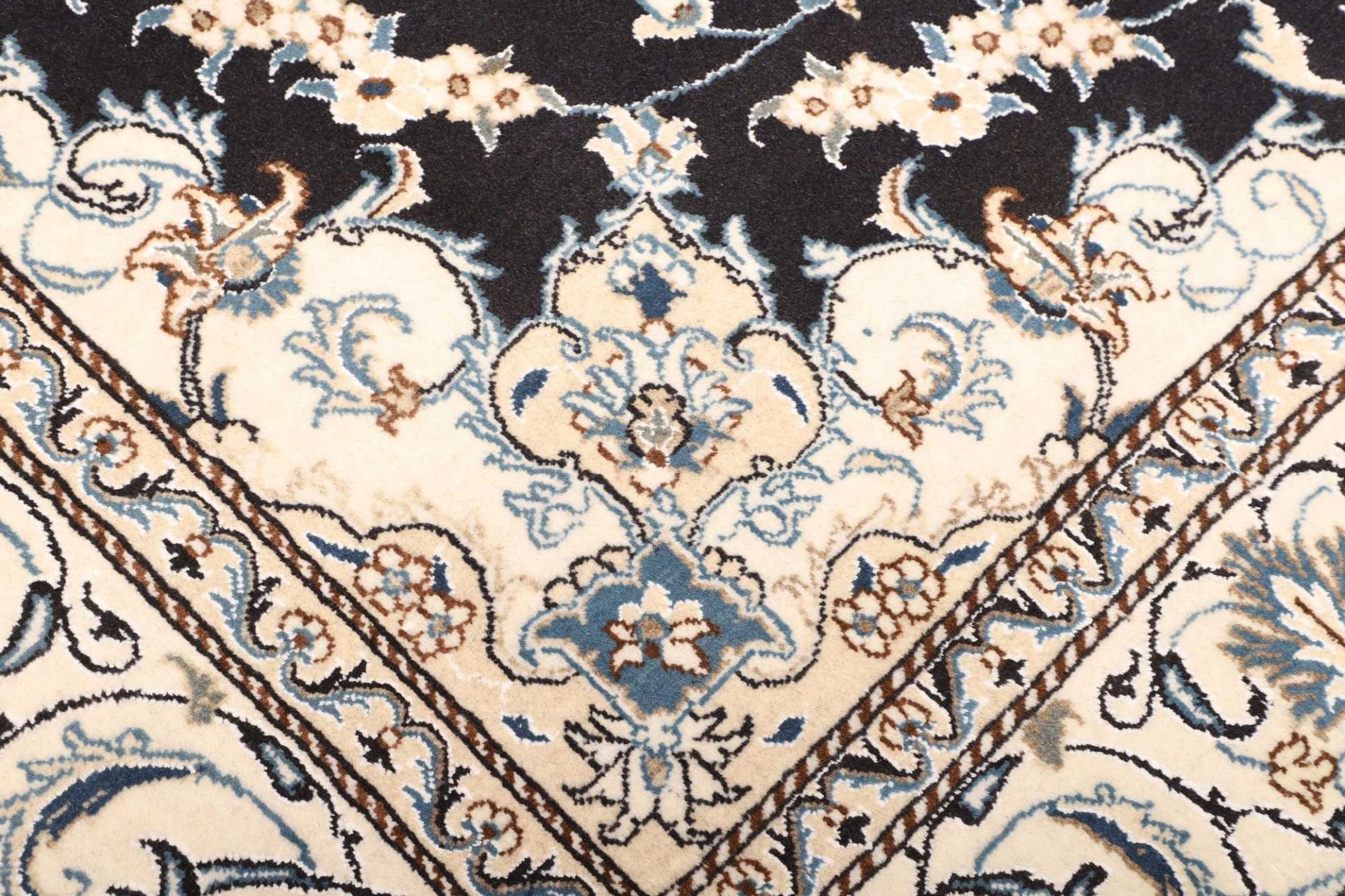 Nain Perserteppich aus Iran, 193 × 295 cm