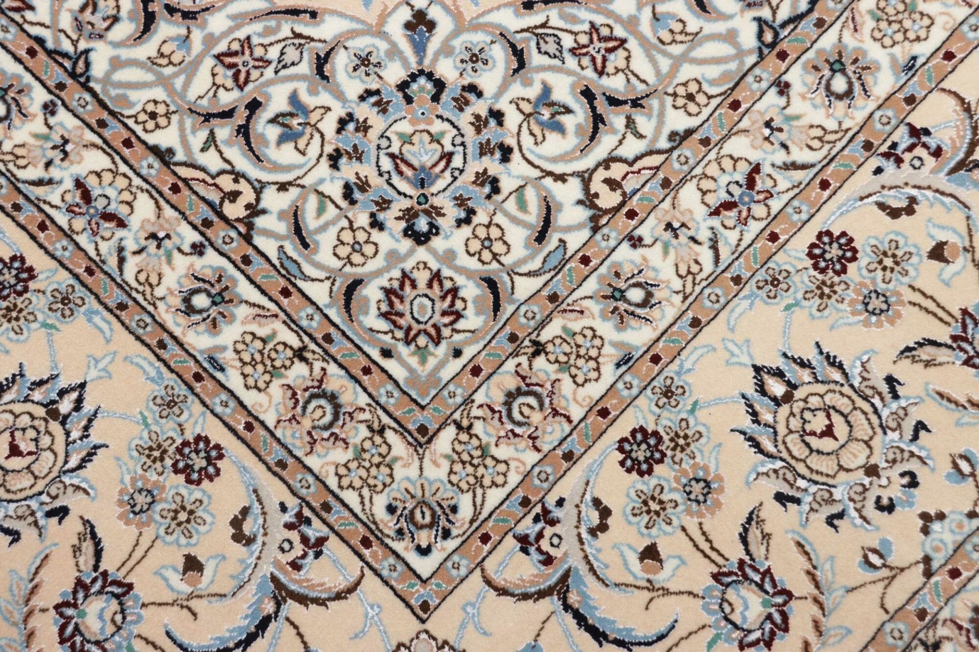Nain Perserteppich aus Iran, 223 × 320 cm