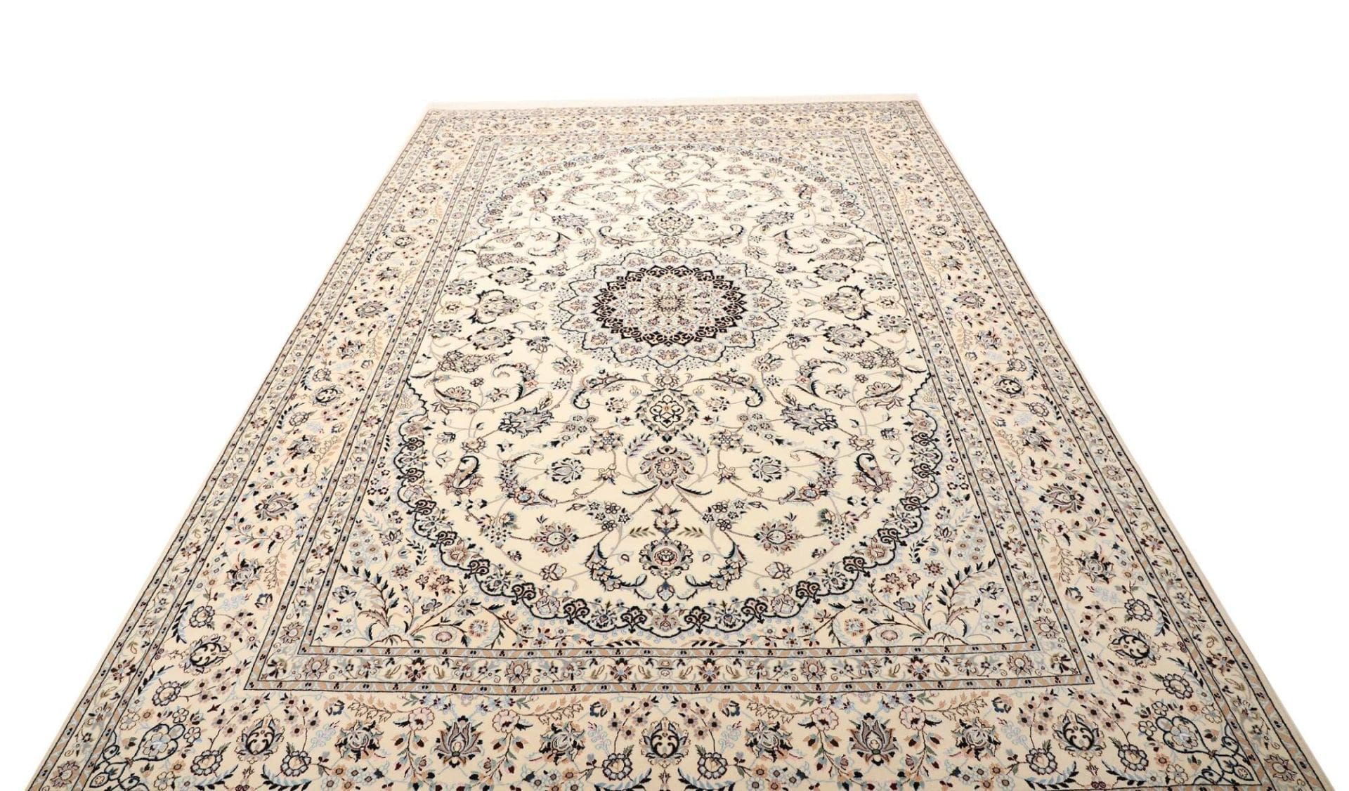 Handgeknüpfter Nain Perserteppich 212 × 316 cm
