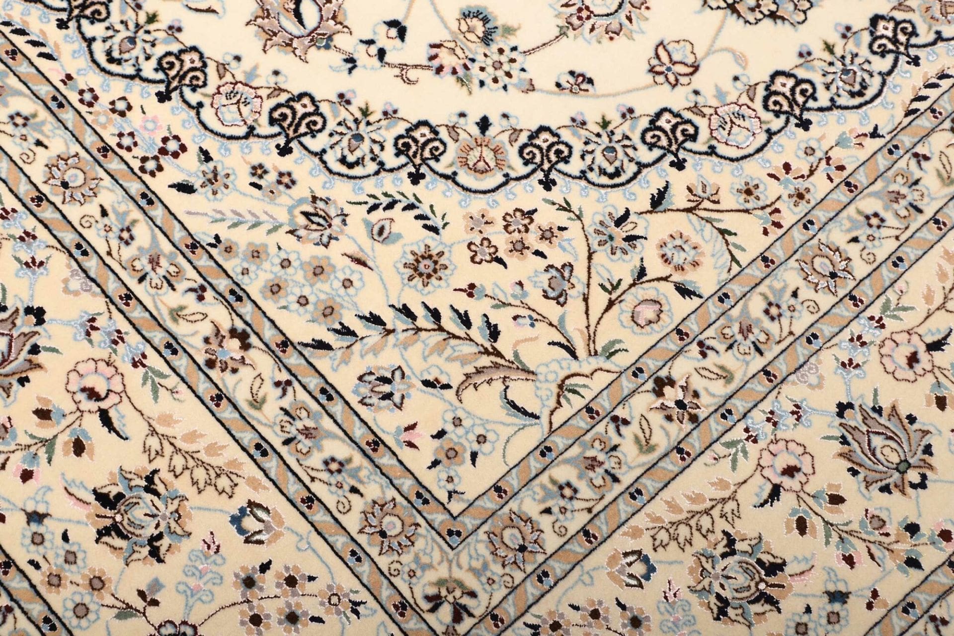 Handgeknüpfter Nain Perserteppich 212 × 316 cm