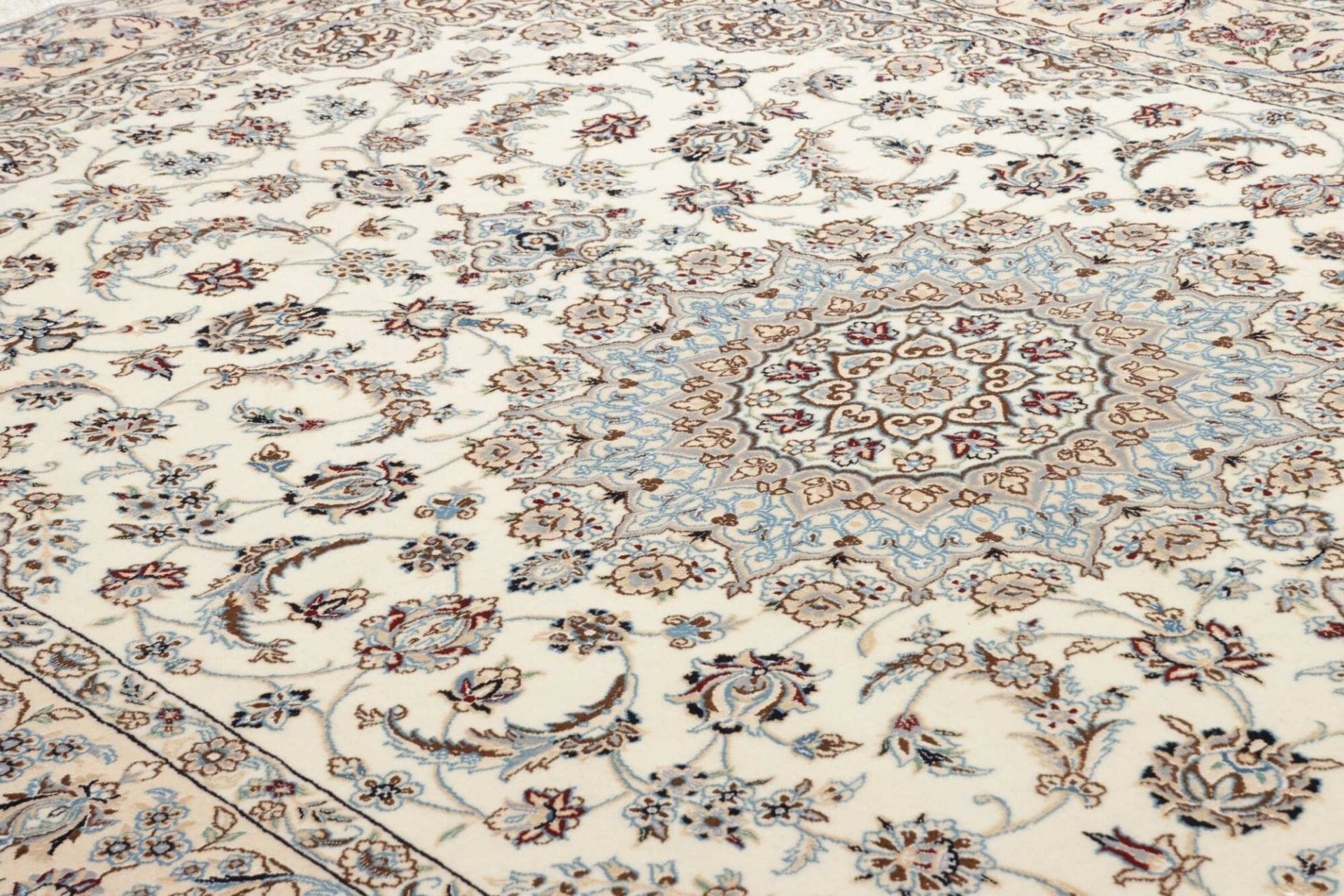 Nain Perserteppich aus Iran, 205 × 302 cm