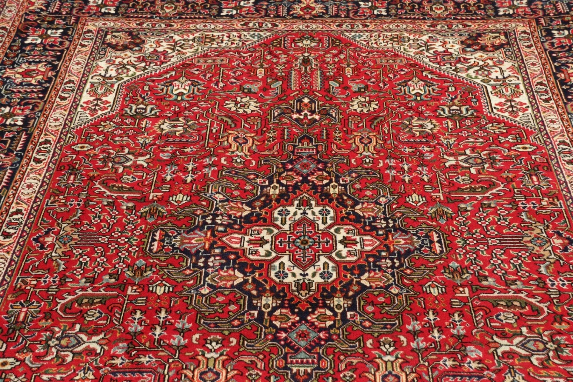 Handgeknüpfter Täbriz Perserteppich 209 × 300 cm