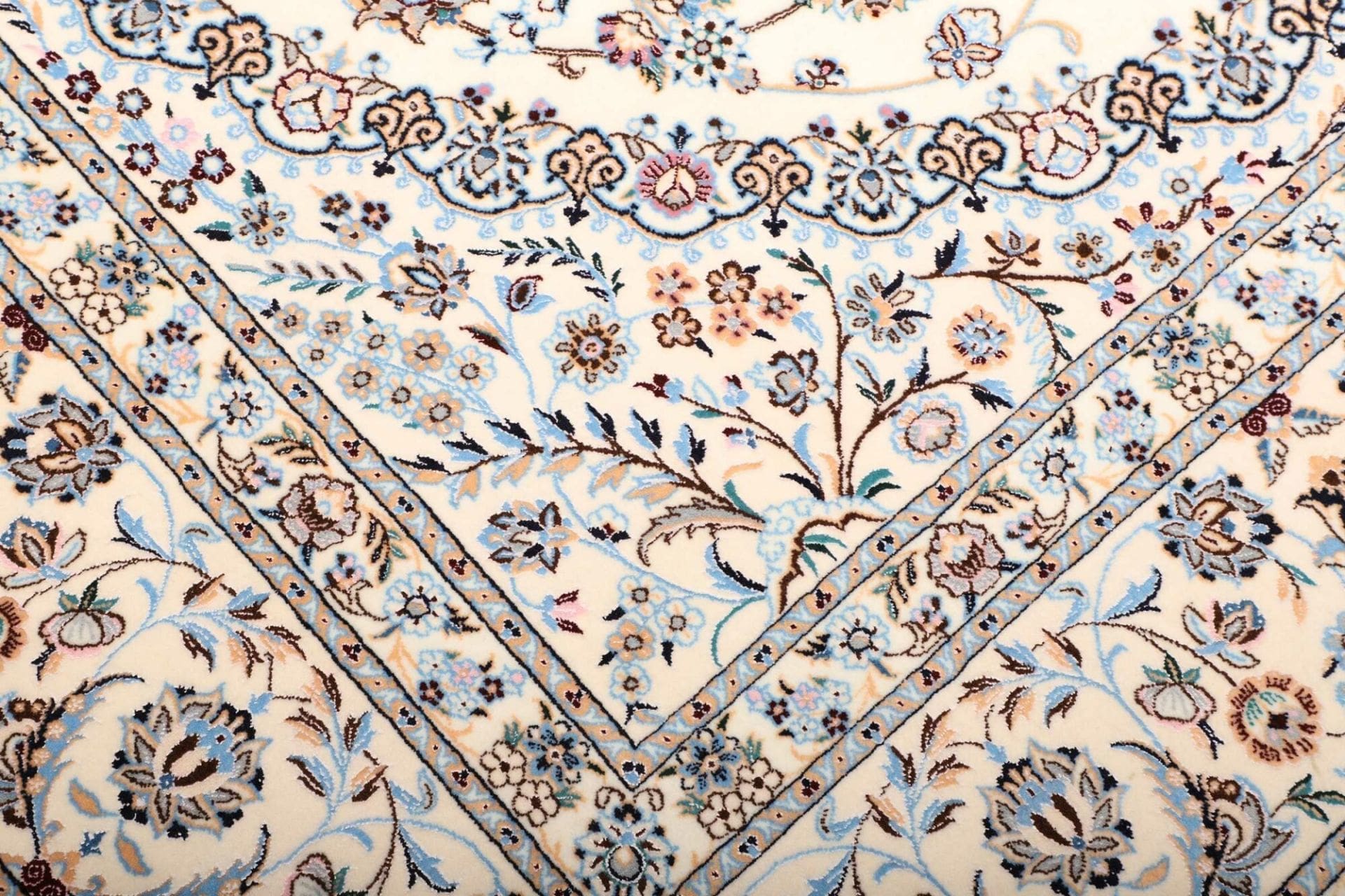 Nain Perserteppich aus Iran, 211 × 312 cm