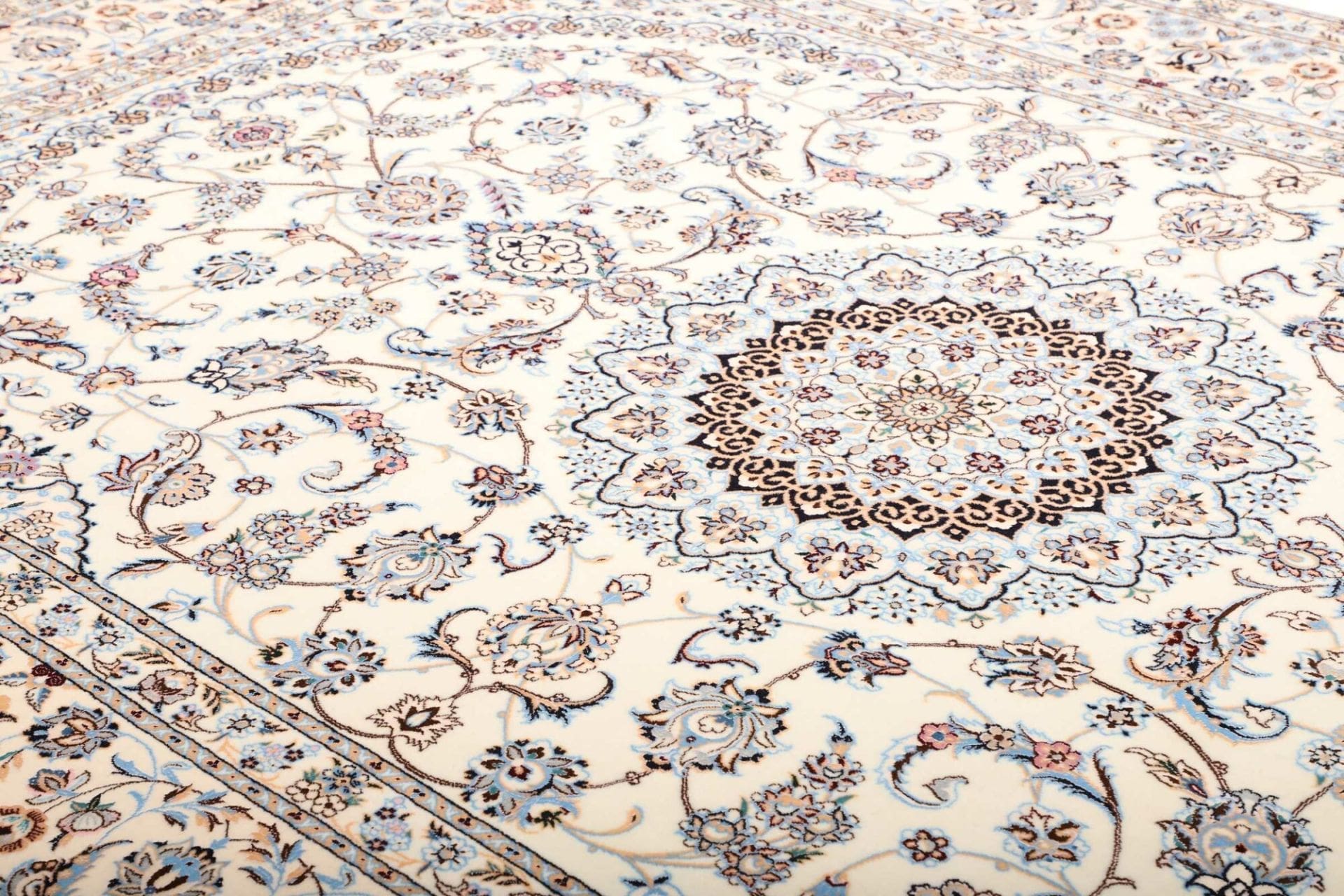 Nain Perserteppich aus Iran, 211 × 312 cm
