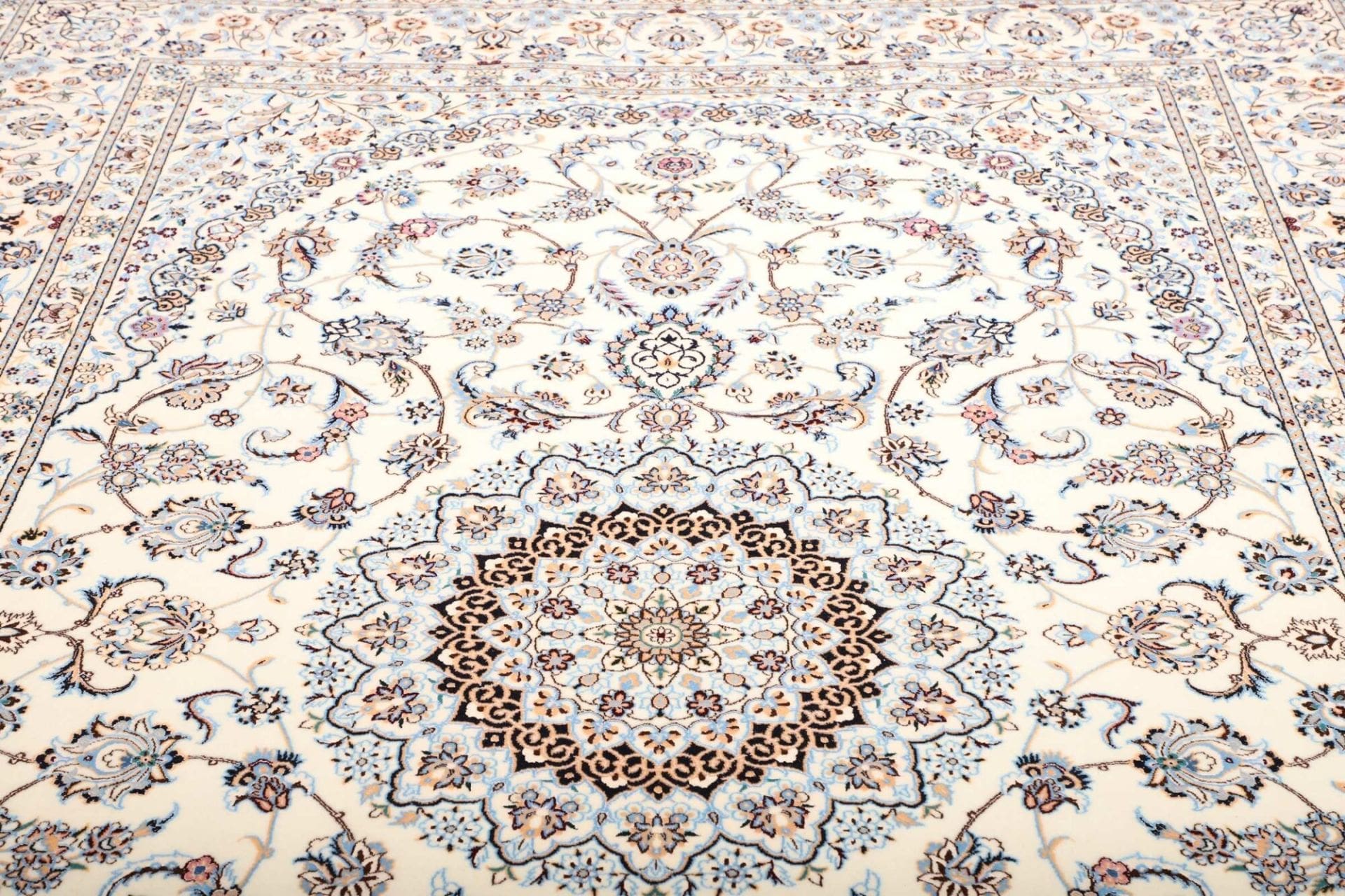Nain Perserteppich aus Iran, 211 × 312 cm