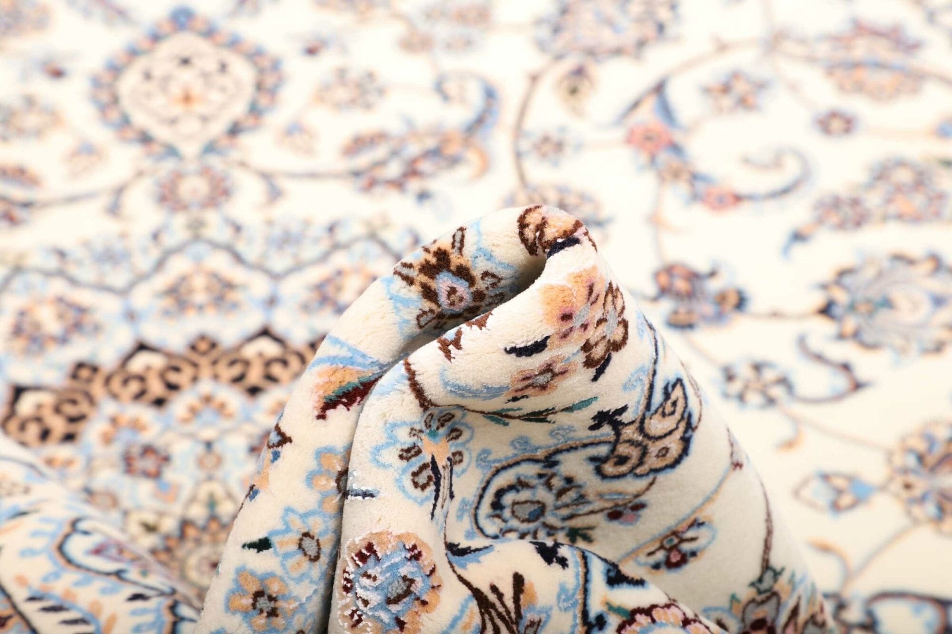 Nain Perserteppich aus Iran, 211 × 312 cm