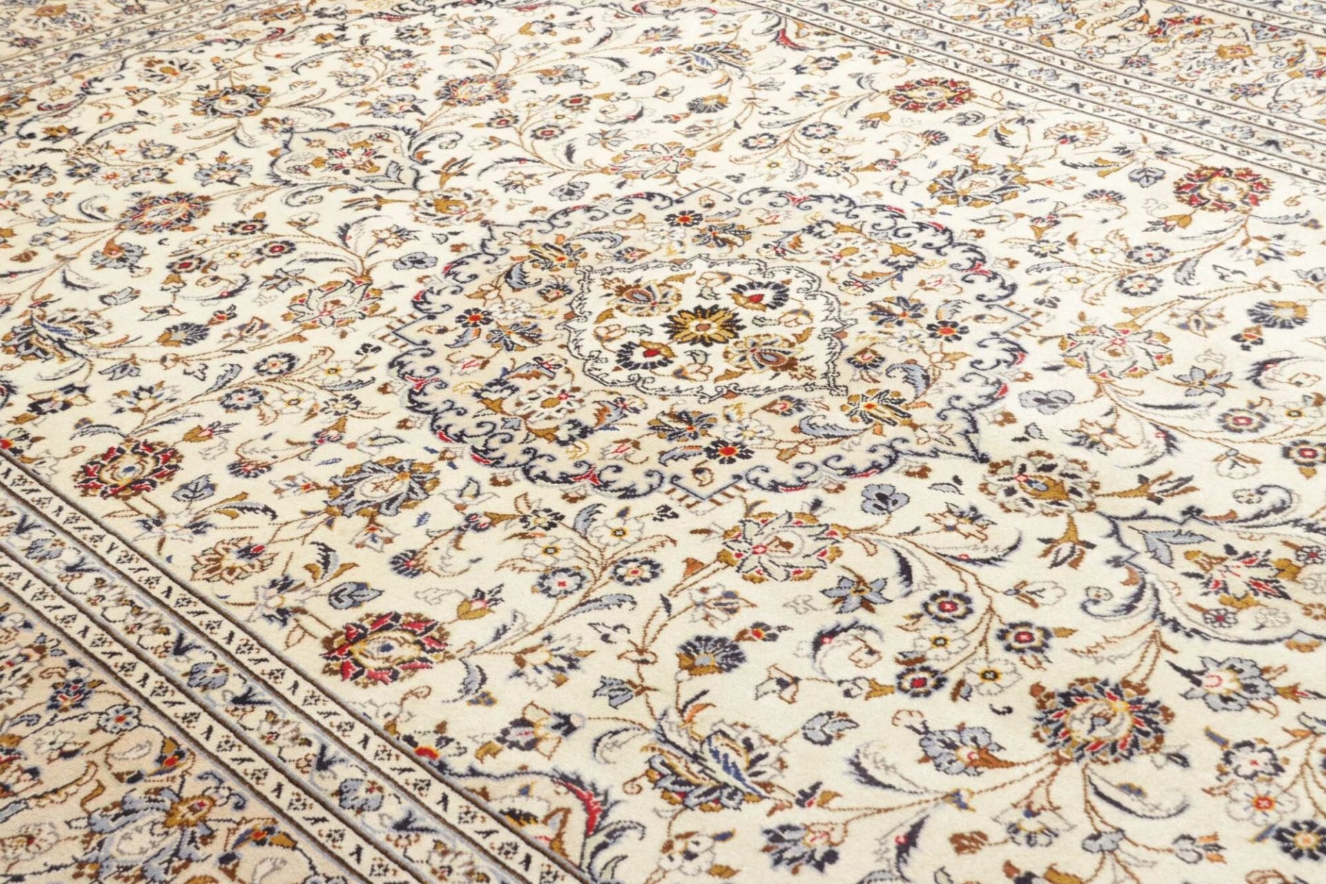 Kashan Perserteppich aus Iran, 208 × 312 cm