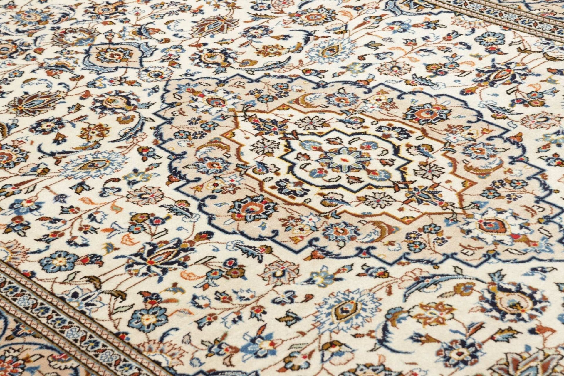 Handgeknüpfter Kashan Perserteppich 197 × 316 cm