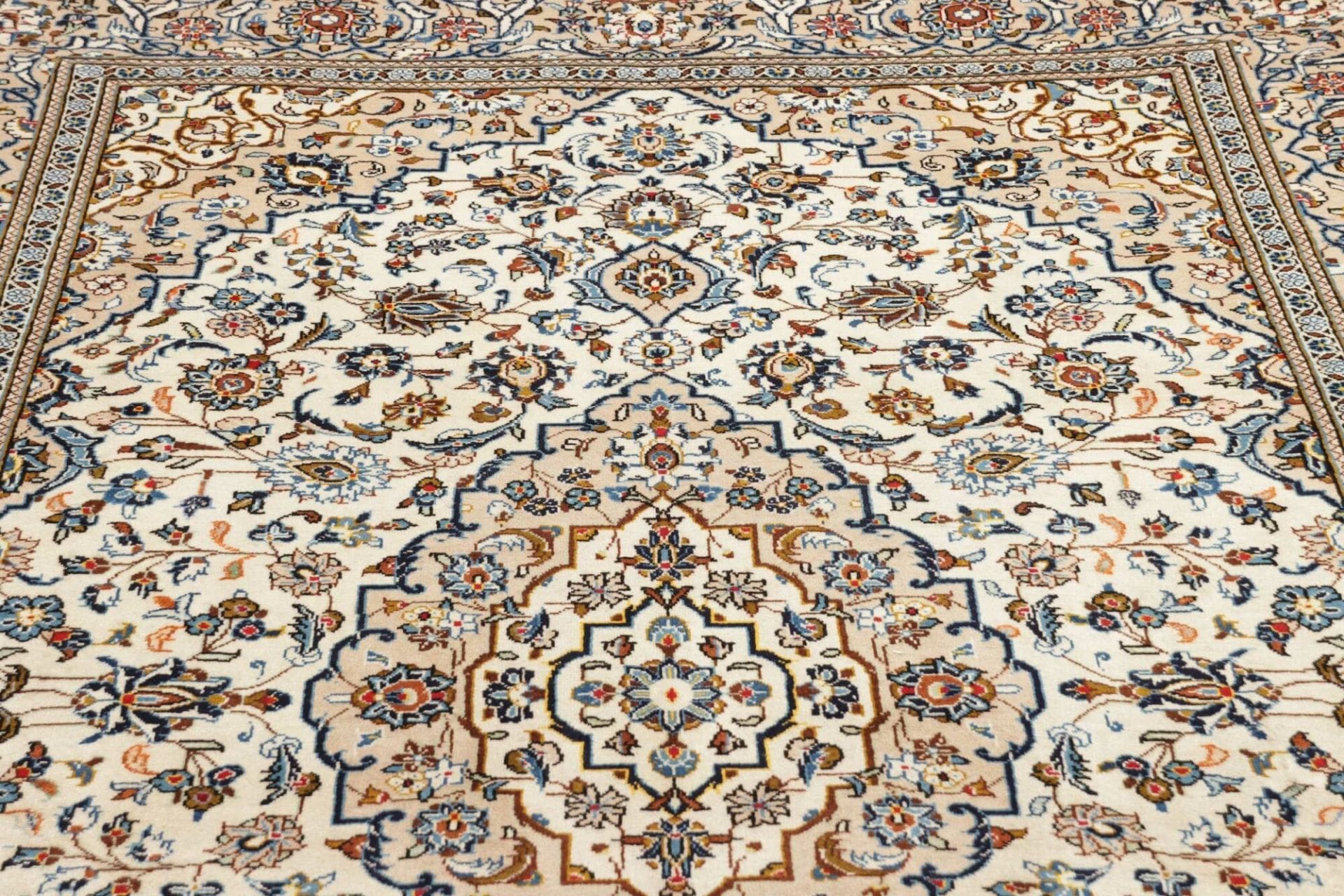 Handgeknüpfter Kashan Perserteppich 197 × 316 cm