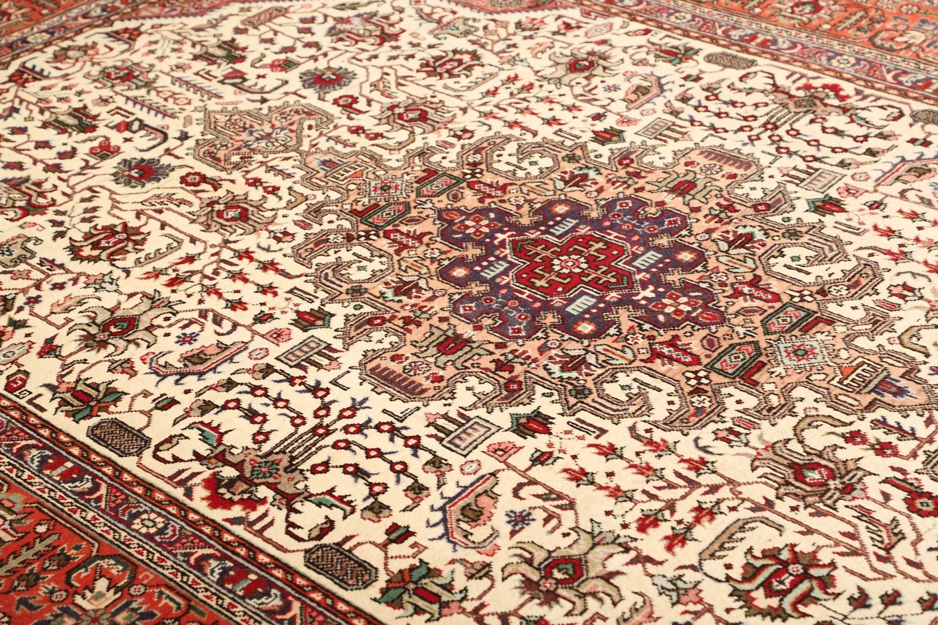 Täbriz Perserteppich aus Iran, 206 × 302 cm