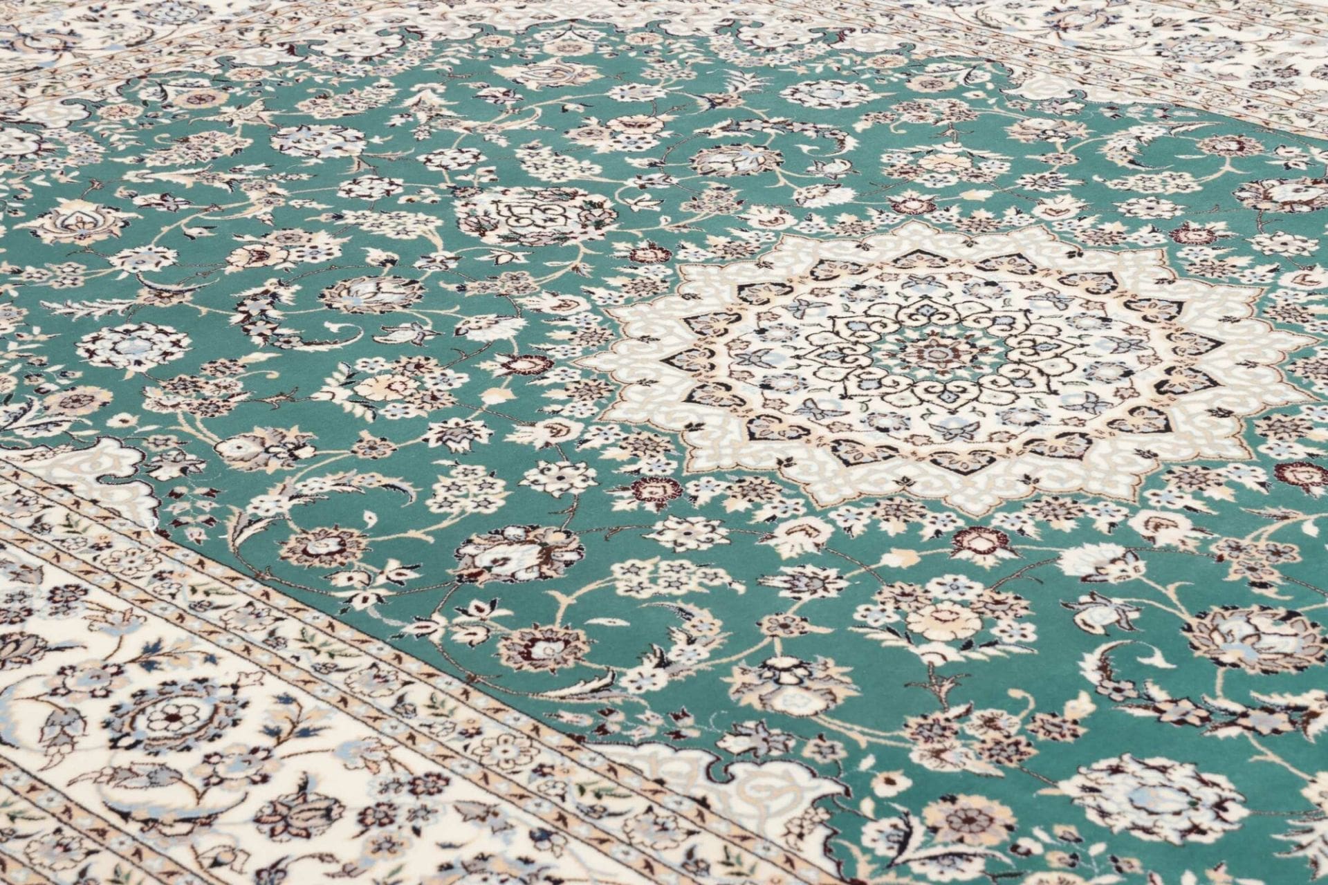 Handgeknüpfter Nain Perserteppich 206 × 303 cm