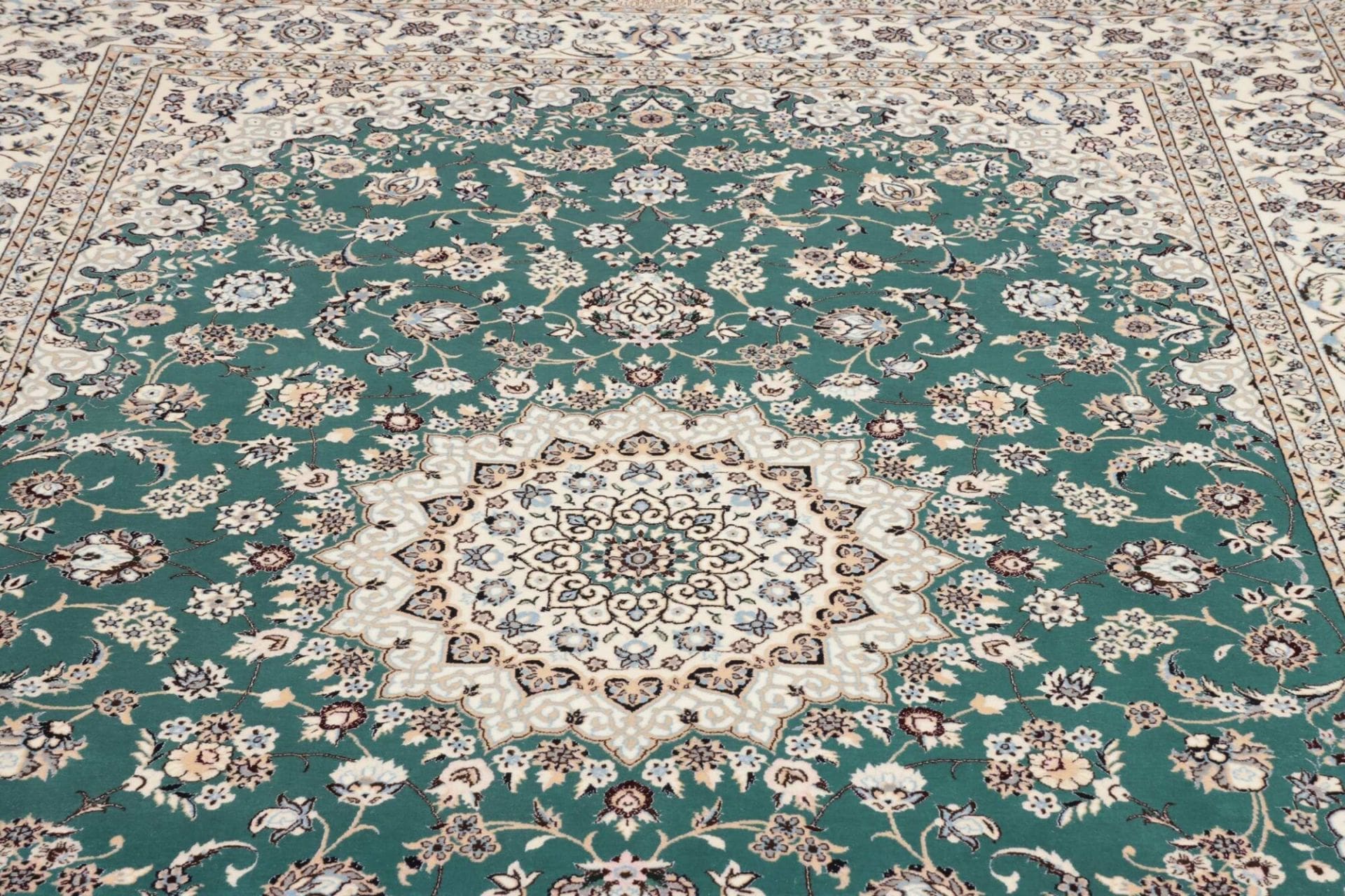 Handgeknüpfter Nain Perserteppich 206 × 303 cm