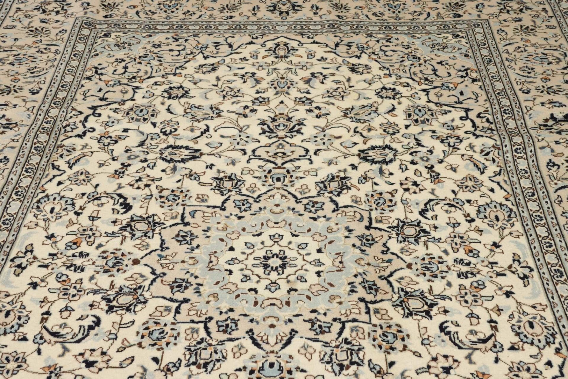 Handgeknüpfter Kashan Perserteppich 203 × 320 cm