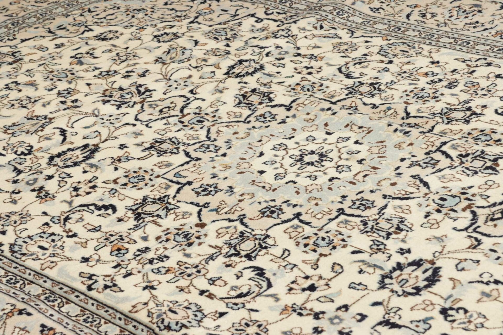 Handgeknüpfter Kashan Perserteppich 203 × 320 cm