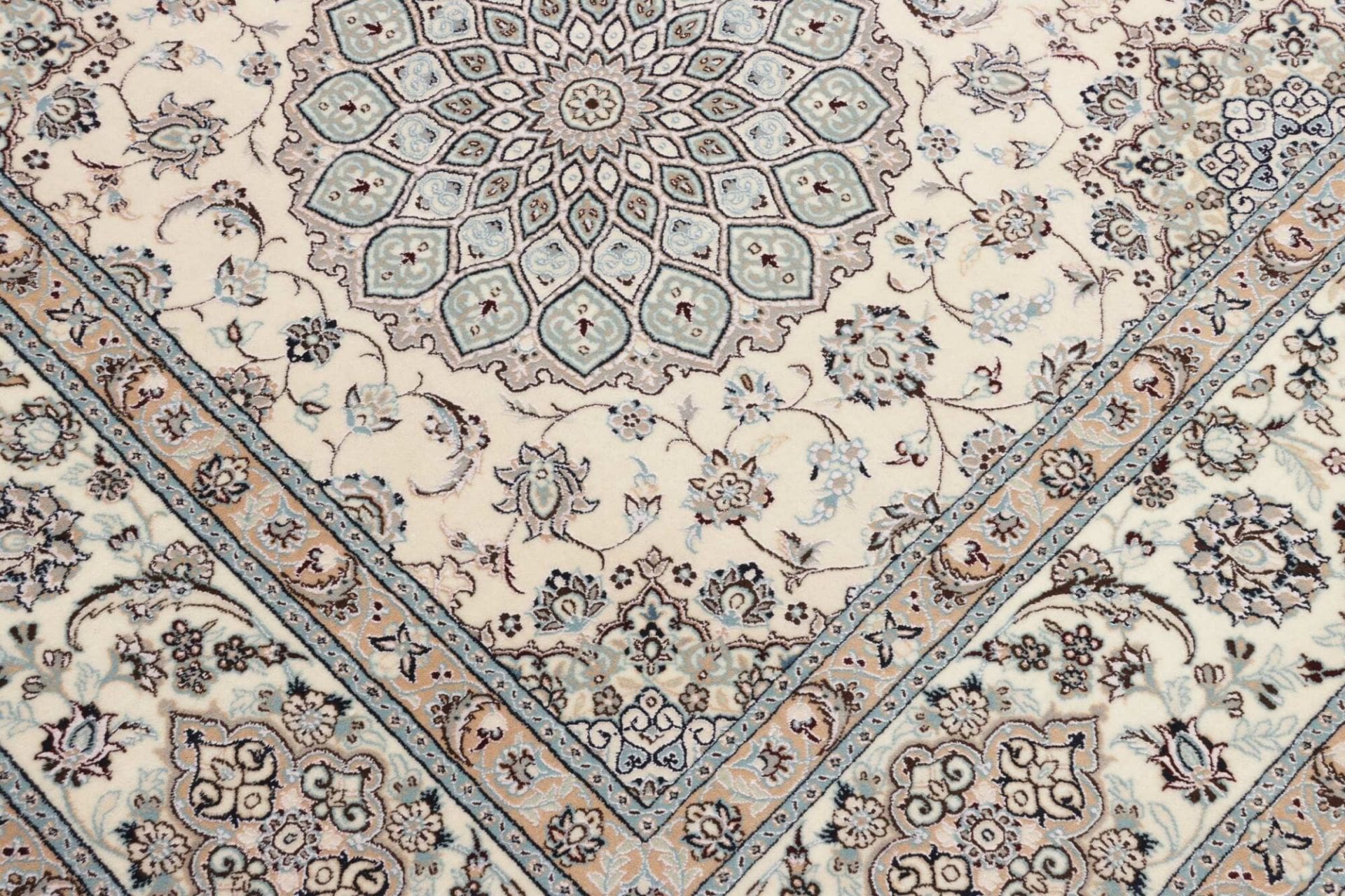 Nain Perserteppich aus Iran, 218 × 317 cm