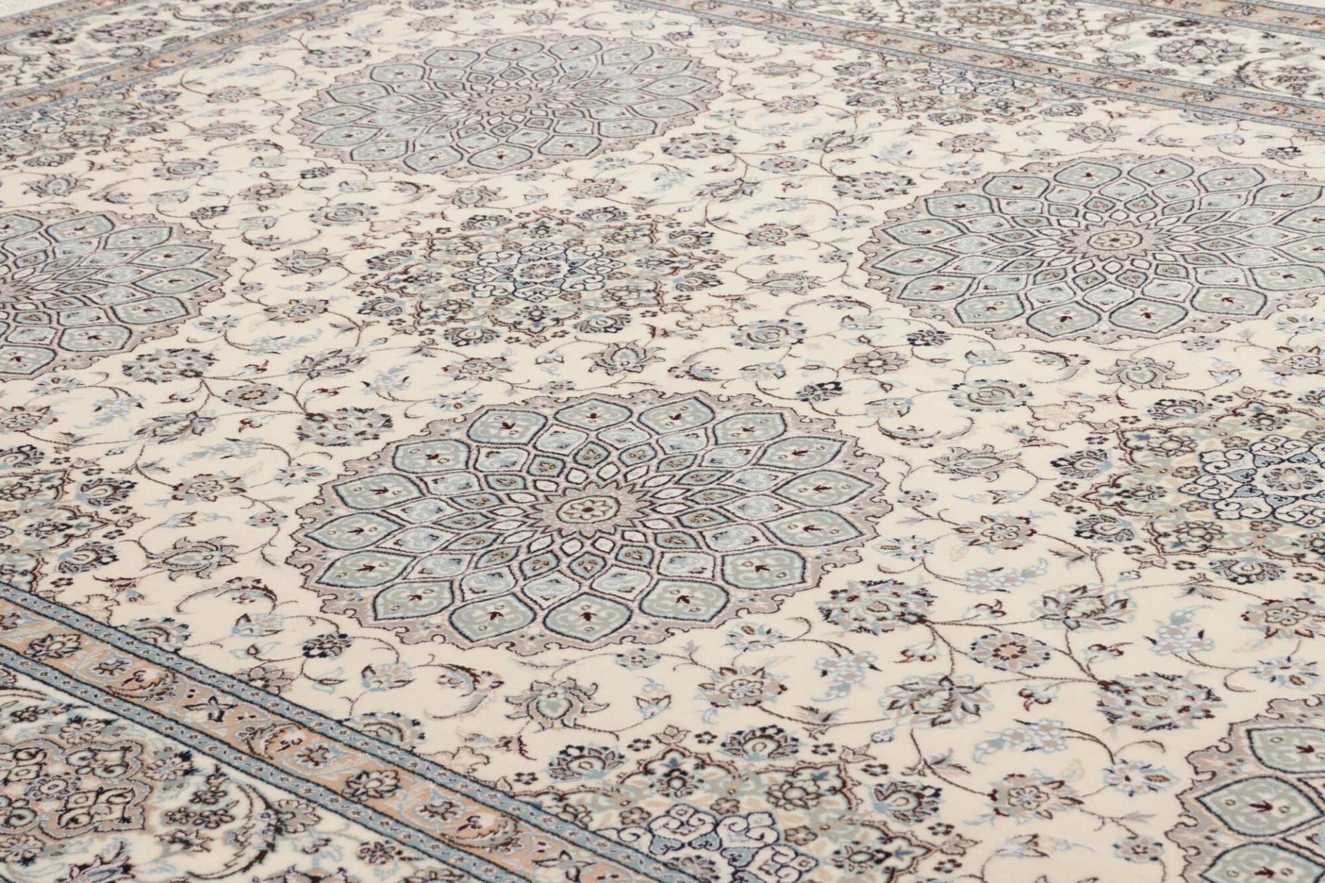 Nain Perserteppich aus Iran, 218 × 317 cm