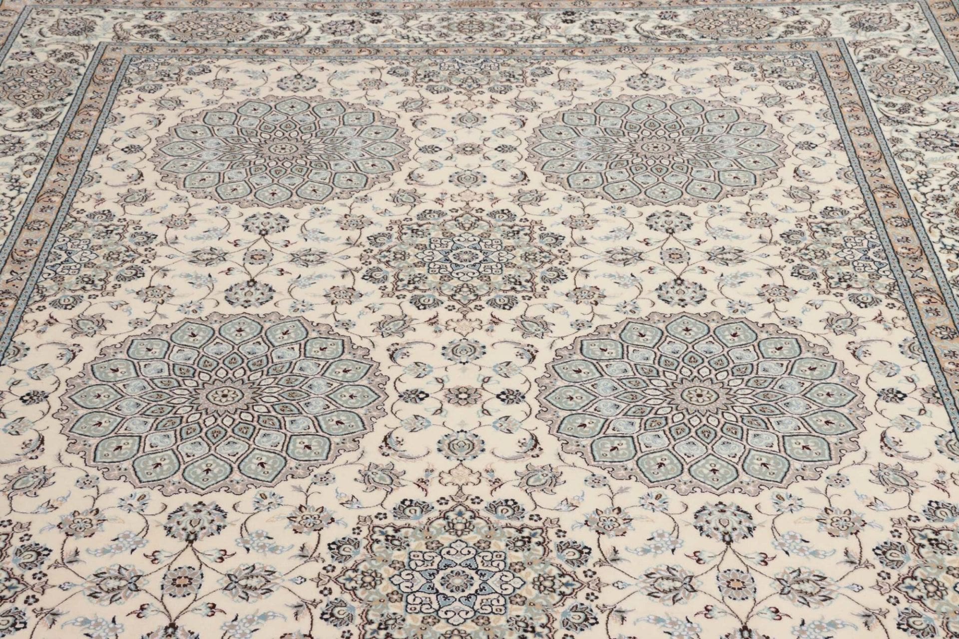 Nain Perserteppich aus Iran, 218 × 317 cm