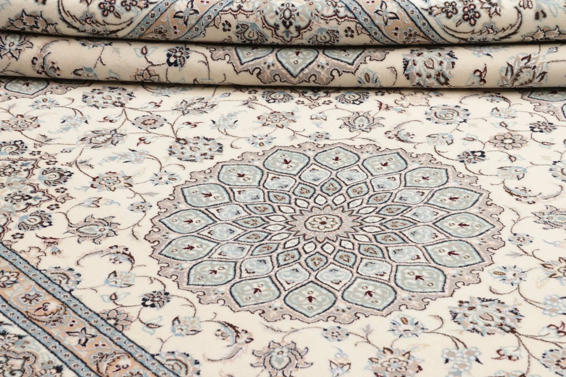 Nain Perserteppich aus Iran, 218 × 317 cm