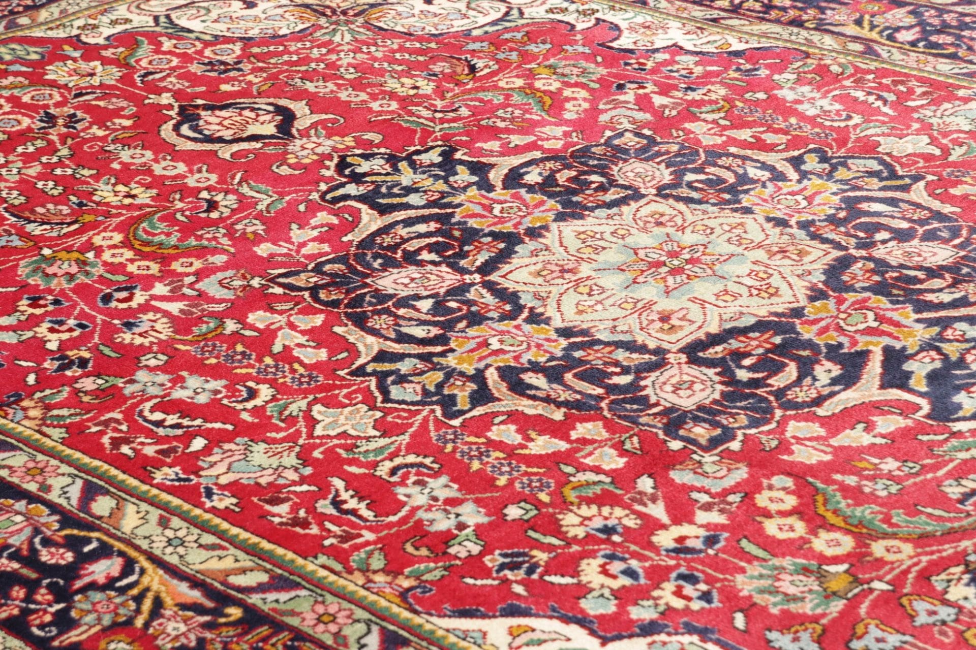 Täbriz Perserteppich 201 × 310 cm aus Wolle, handgeknüpft