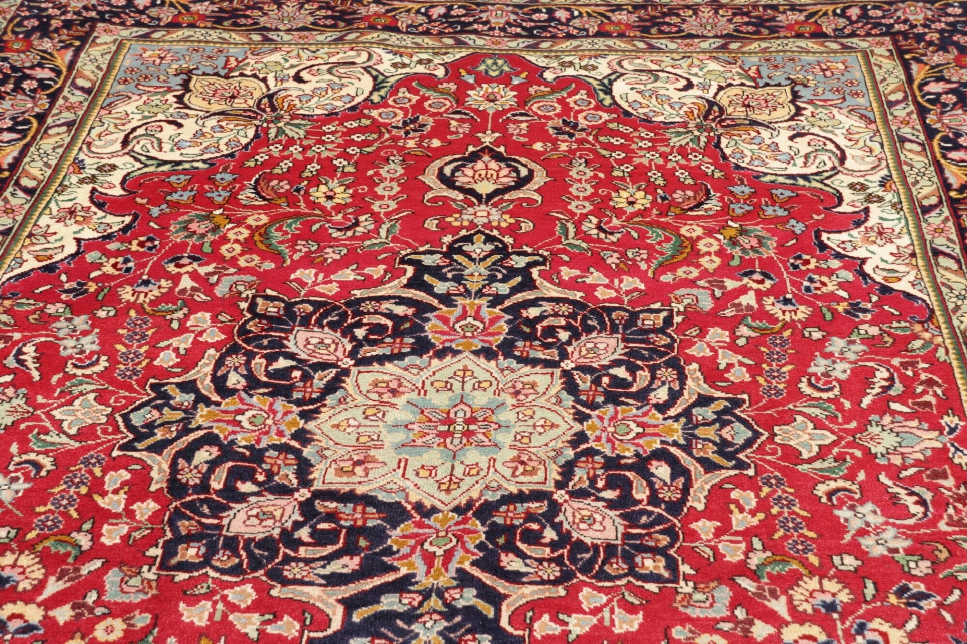 Täbriz Perserteppich 201 × 310 cm aus Wolle, handgeknüpft