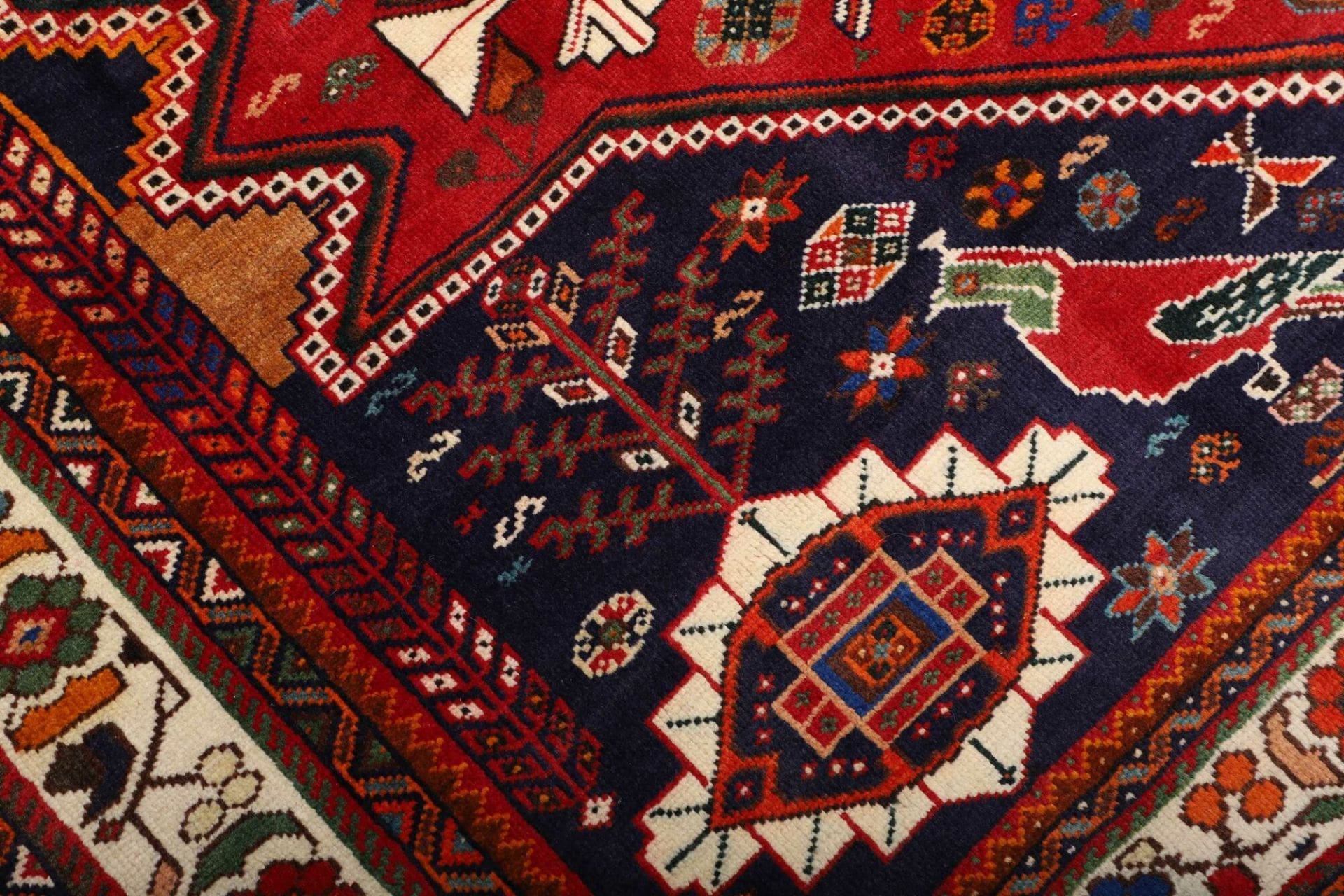 Handgeknüpfter Shiraz Perserteppich 185 × 279 cm