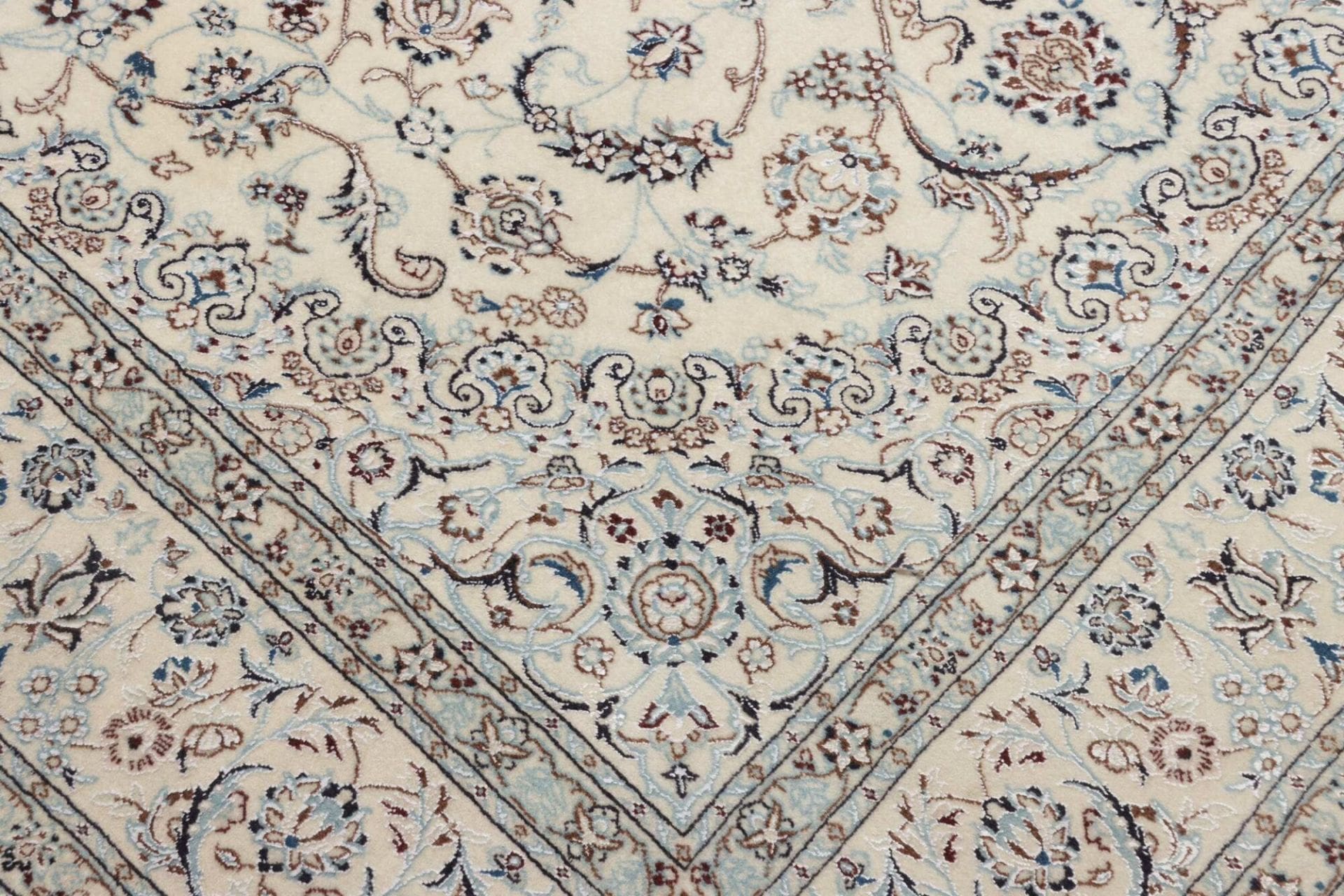 Nain Perserteppich aus Iran, 190 × 290 cm