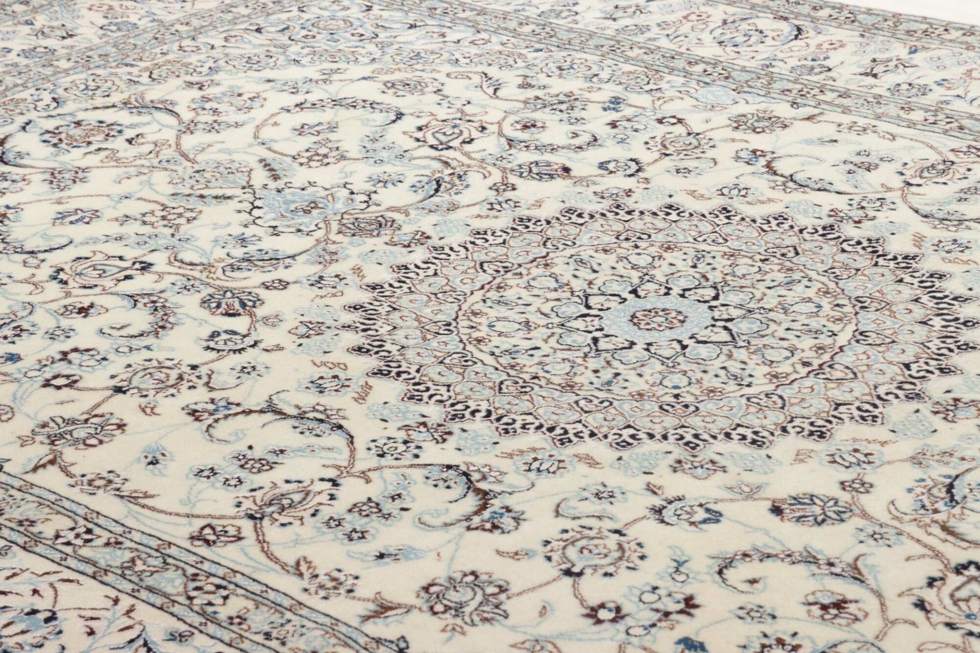Nain Perserteppich aus Iran, 190 × 290 cm