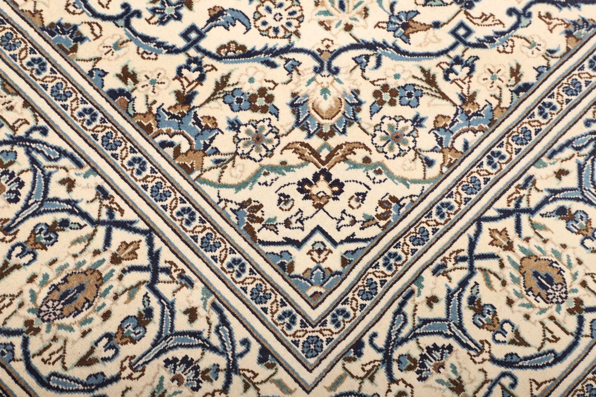 Kashan Perserteppich aus Iran, 198 × 305 cm