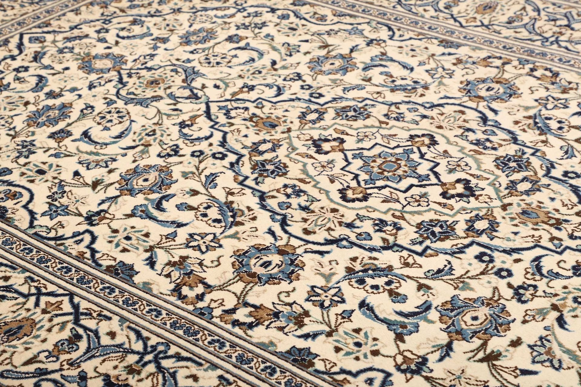 Kashan Perserteppich aus Iran, 198 × 305 cm