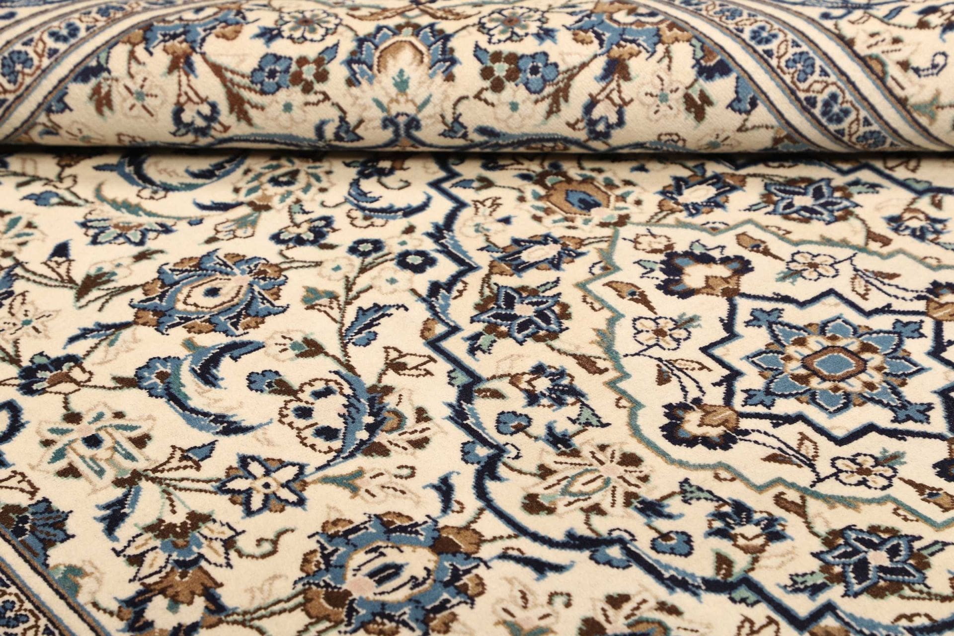 Kashan Perserteppich aus Iran, 198 × 305 cm