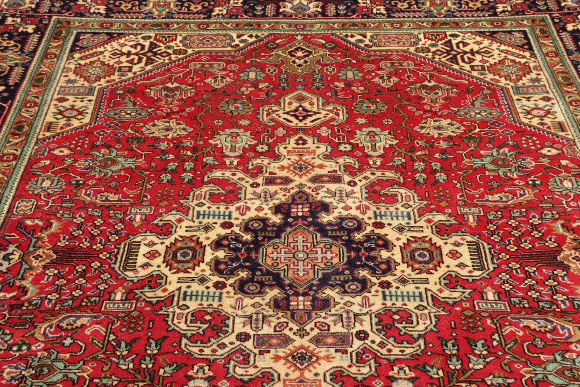 Handgeknüpfter Täbriz Perserteppich 203 × 296 cm