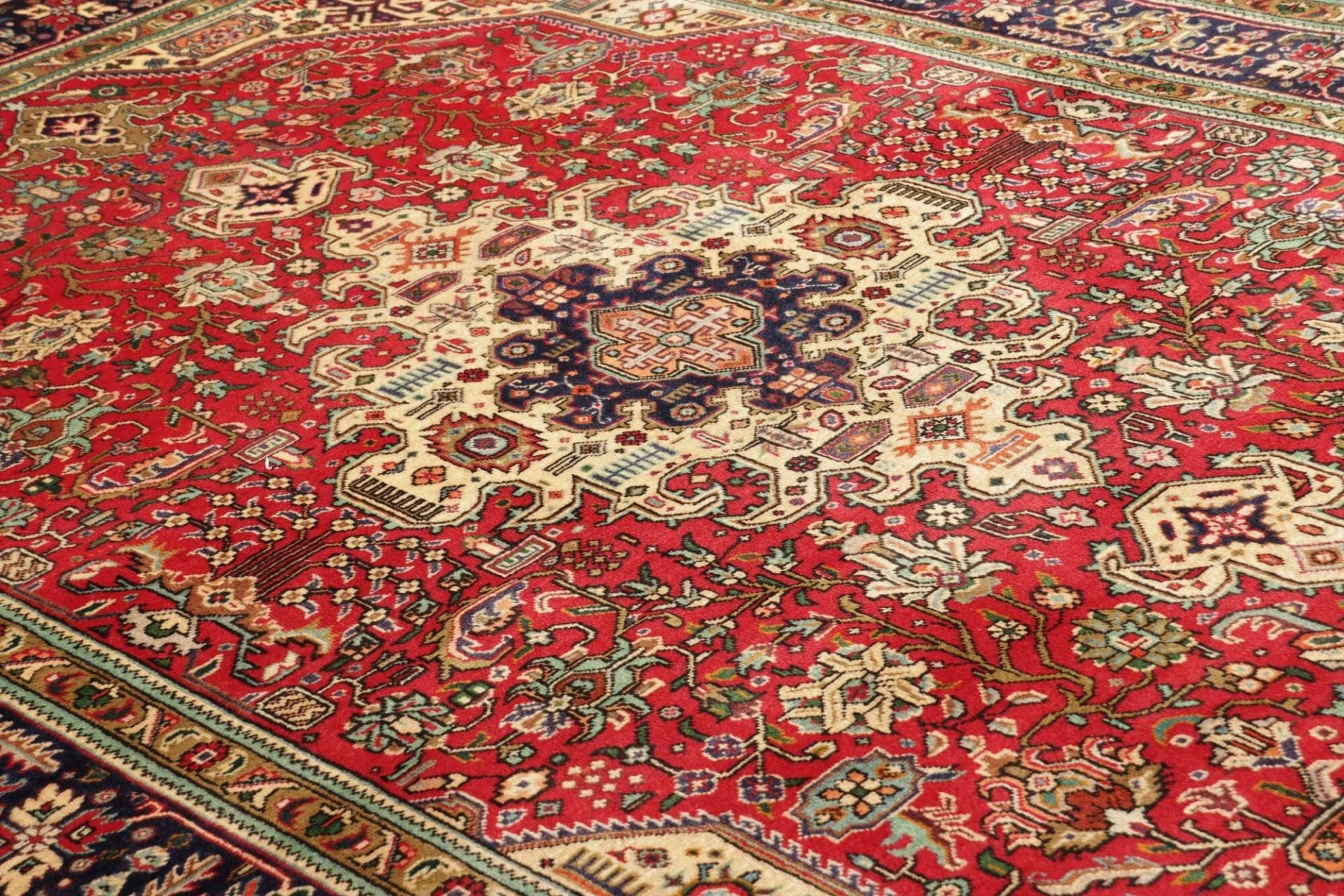 Handgeknüpfter Täbriz Perserteppich 203 × 296 cm