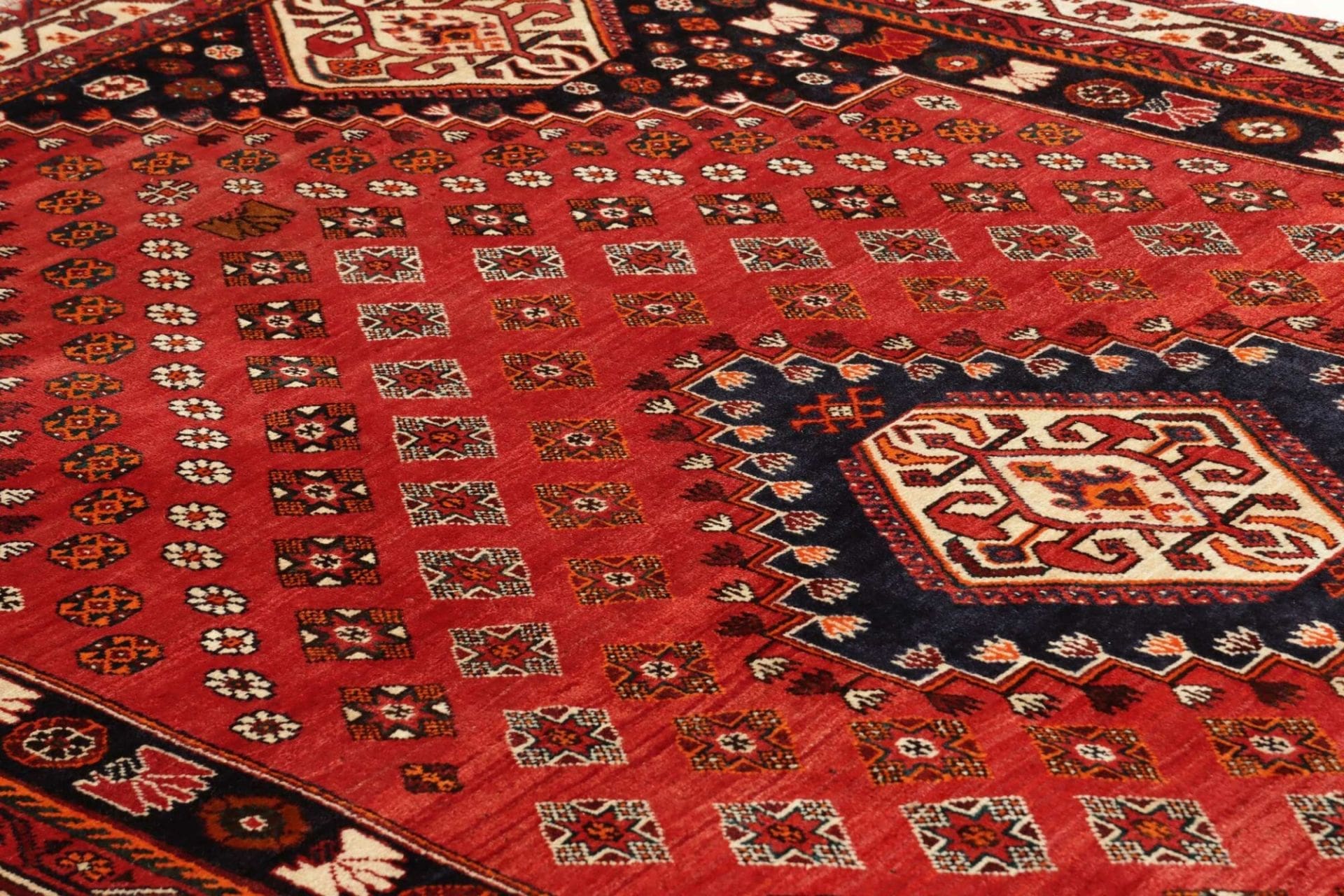 Handgeknüpfter Shiraz Perserteppich 178 × 290 cm