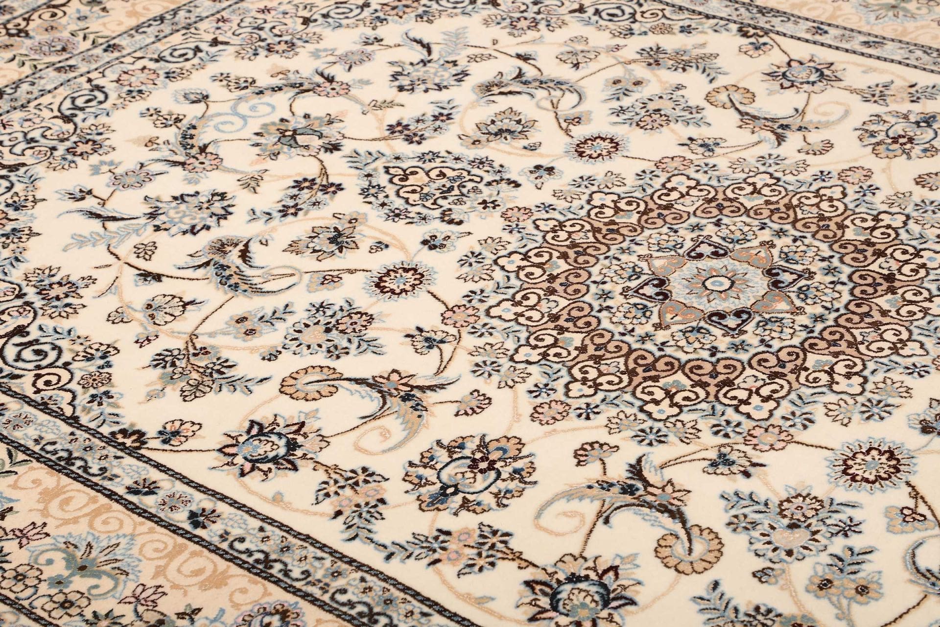 Nain Perserteppich aus Iran, 205 × 306 cm