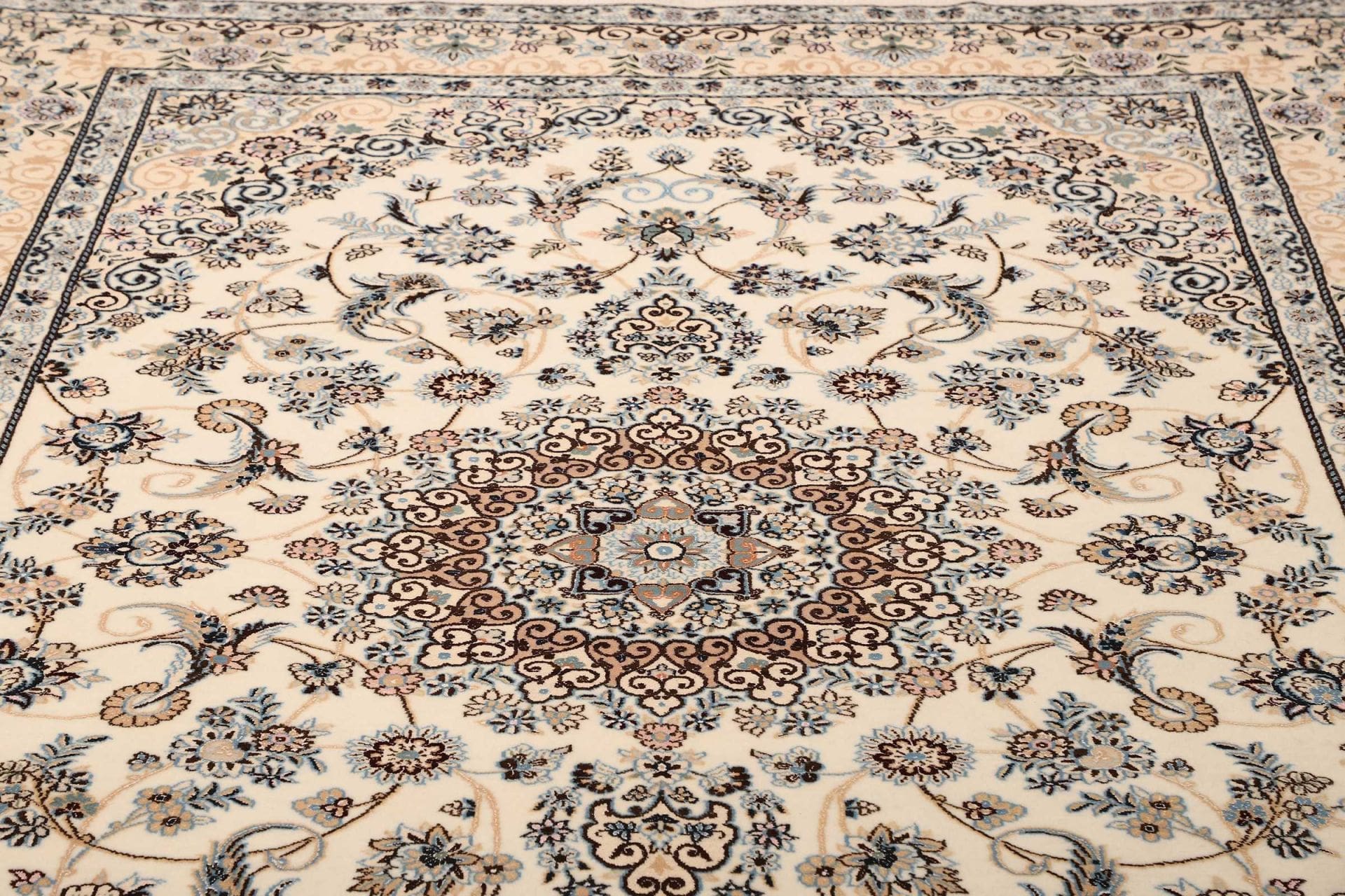 Nain Perserteppich aus Iran, 205 × 306 cm