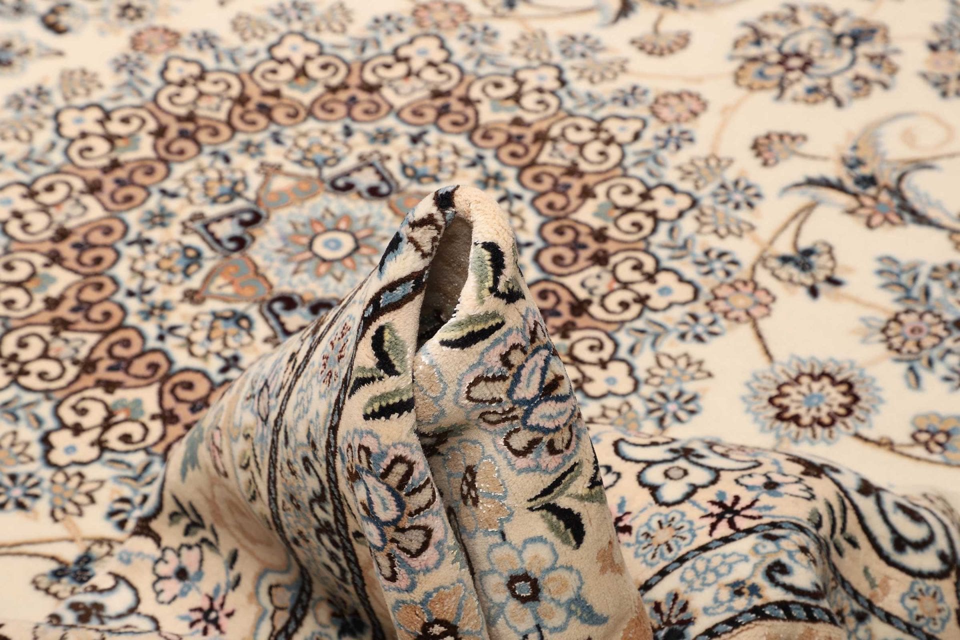Nain Perserteppich aus Iran, 205 × 306 cm