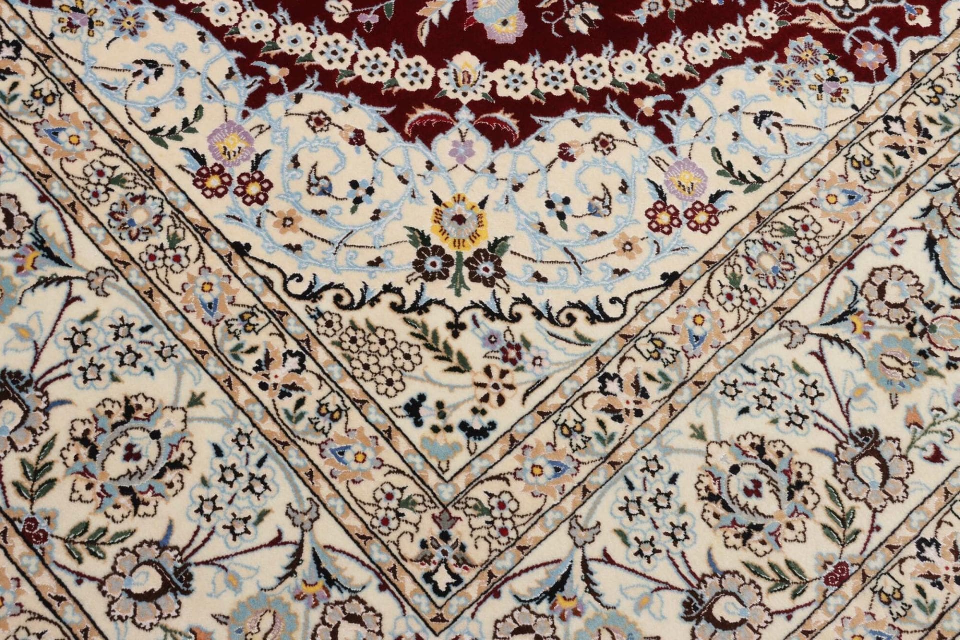 Handgeknüpfter Nain Perserteppich 203 × 307 cm