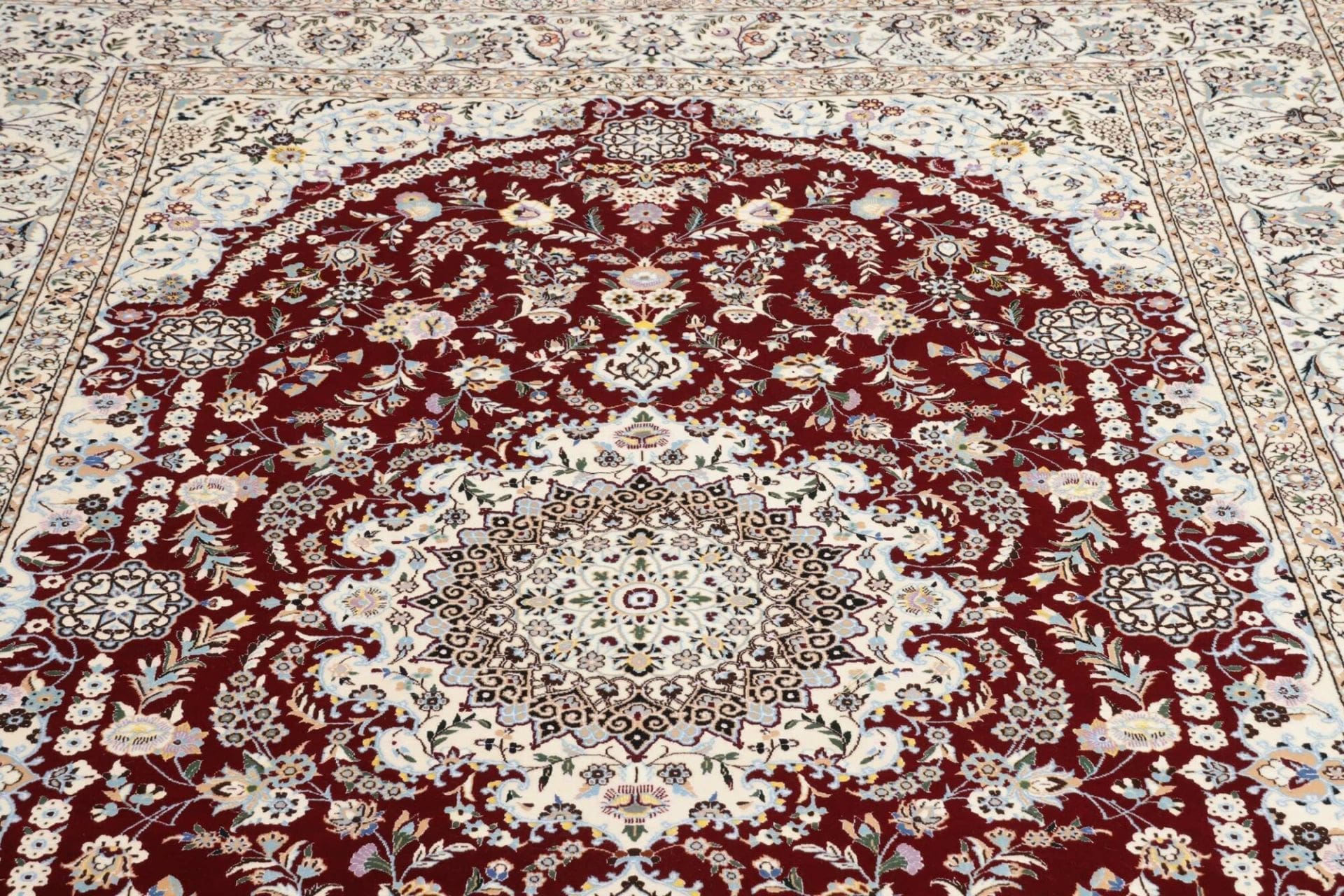 Handgeknüpfter Nain Perserteppich 203 × 307 cm