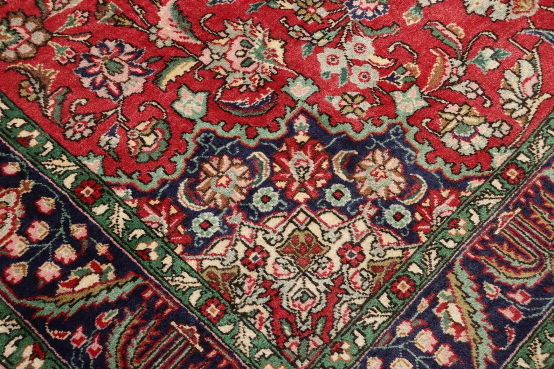 Täbriz Perserteppich aus Iran, 207 × 278 cm