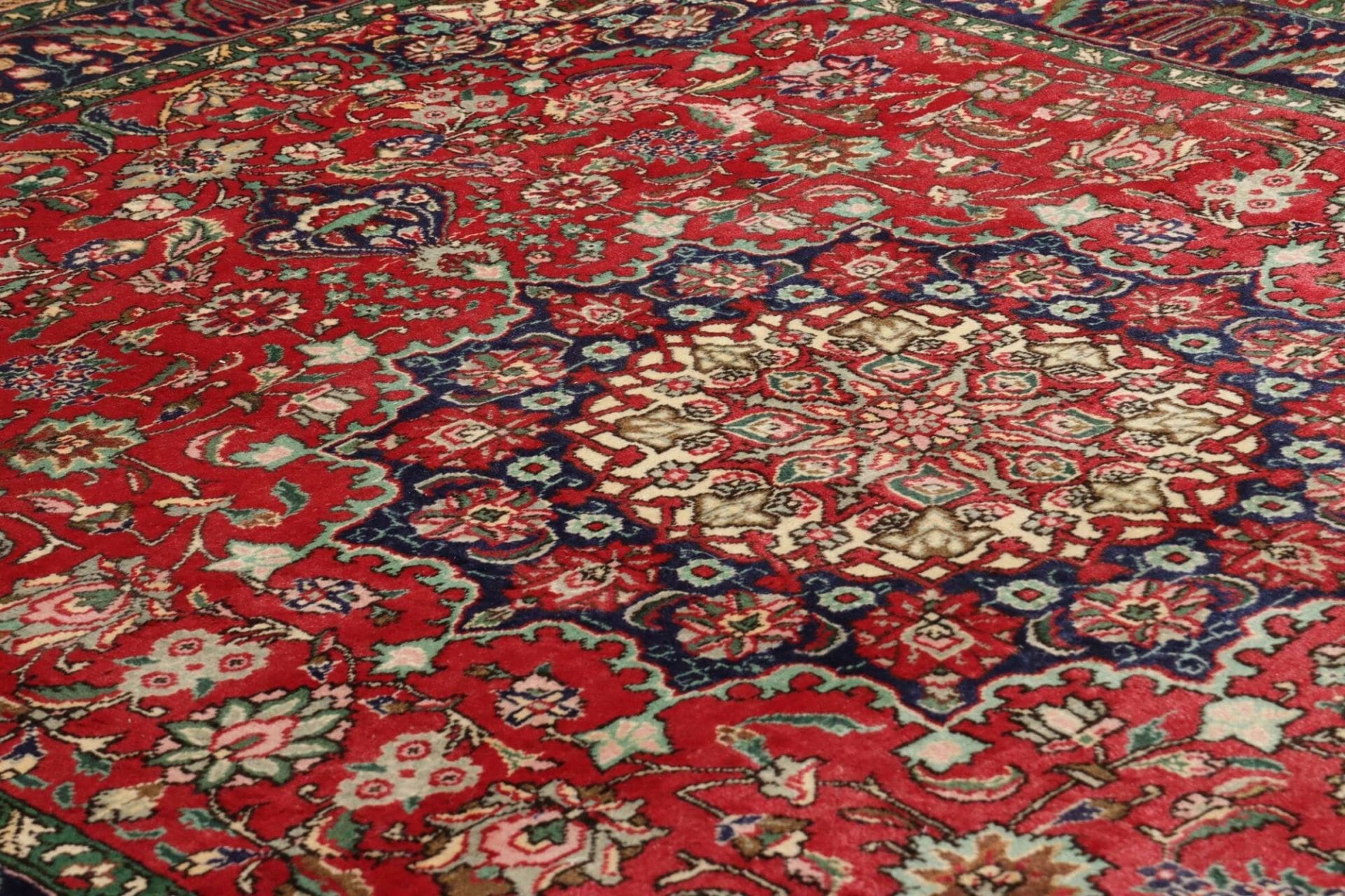 Täbriz Perserteppich aus Iran, 207 × 278 cm