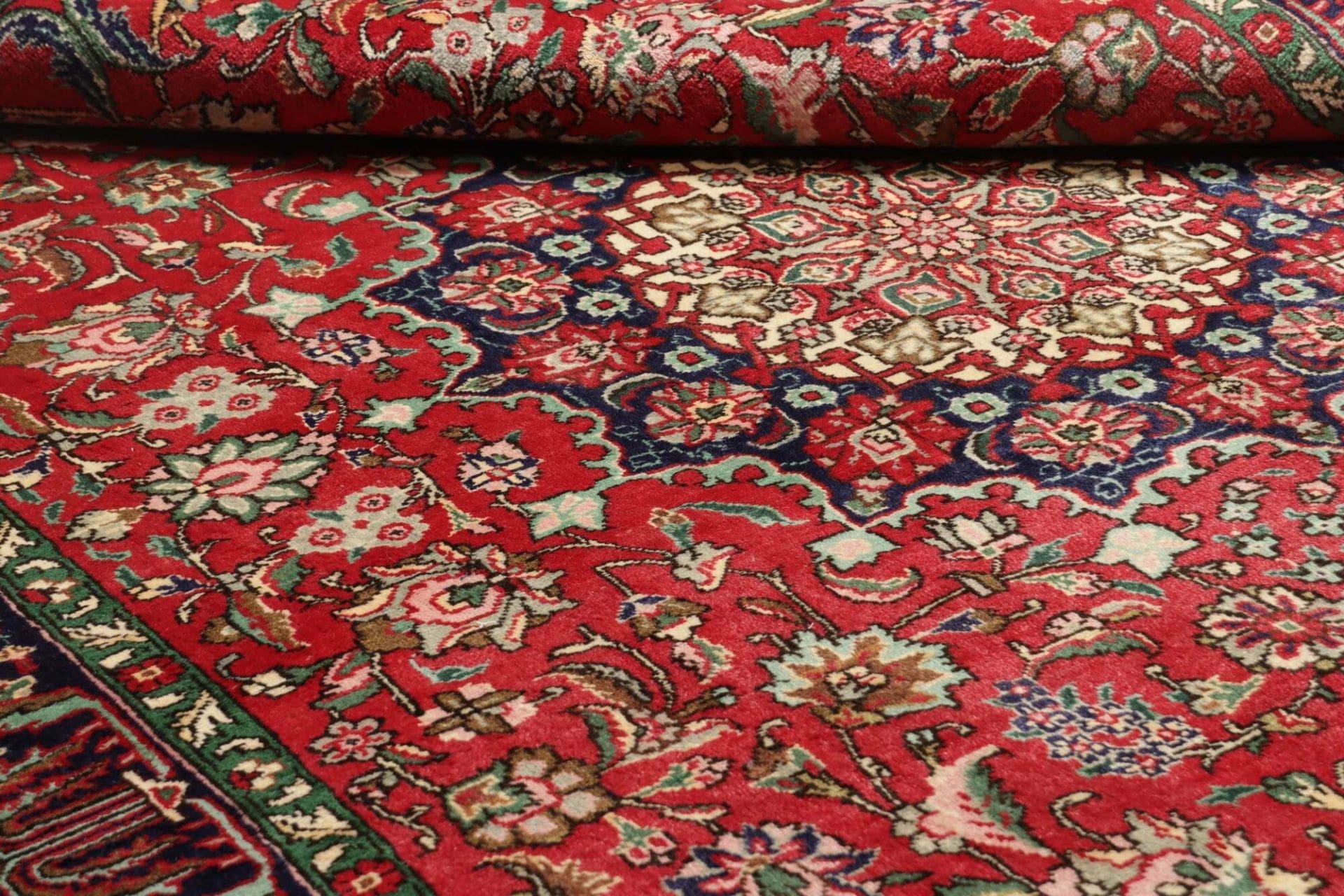 Täbriz Perserteppich aus Iran, 207 × 278 cm
